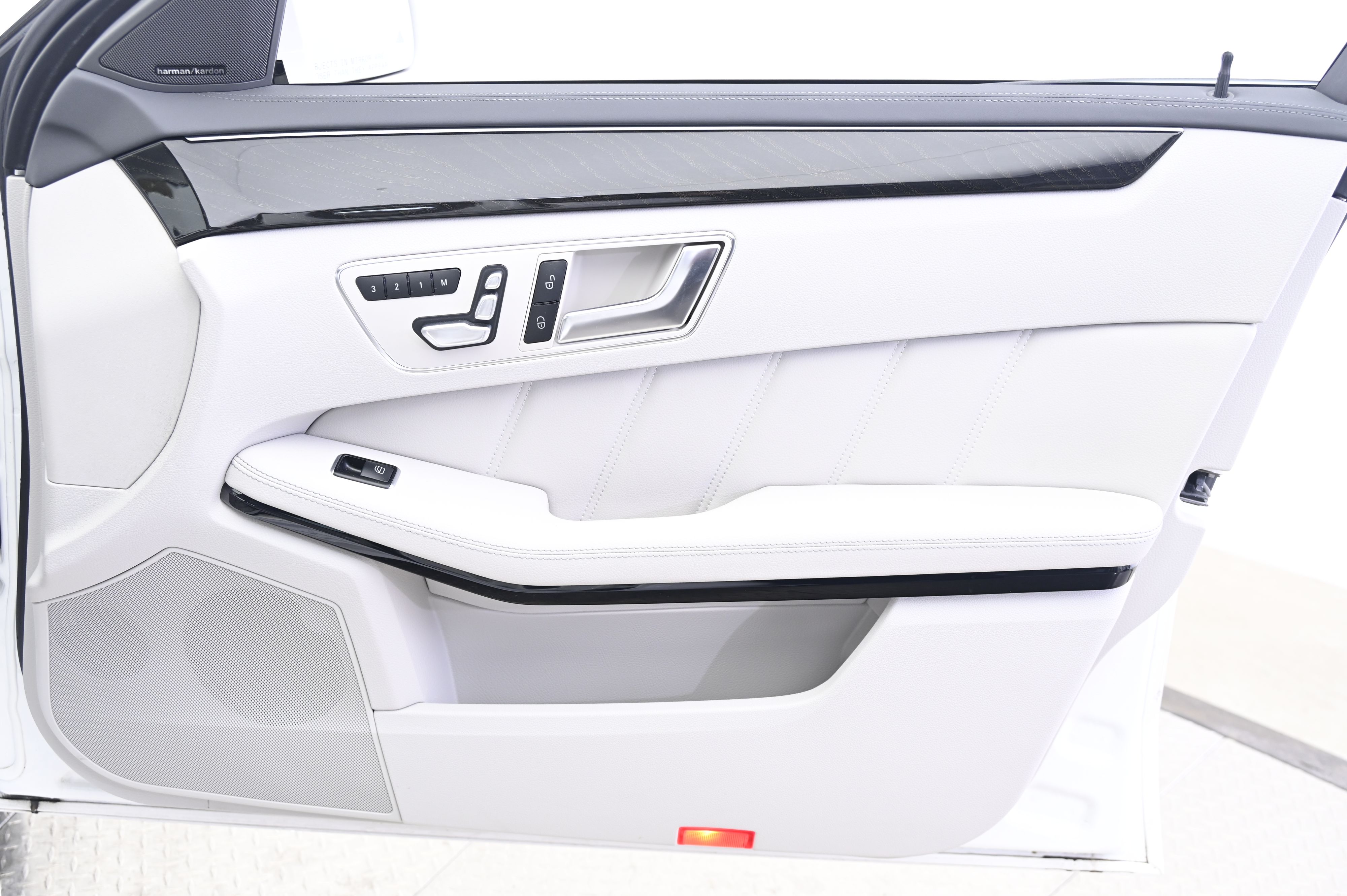 Thumbnail: 2015 Mercedes-Benz E-Class - 20