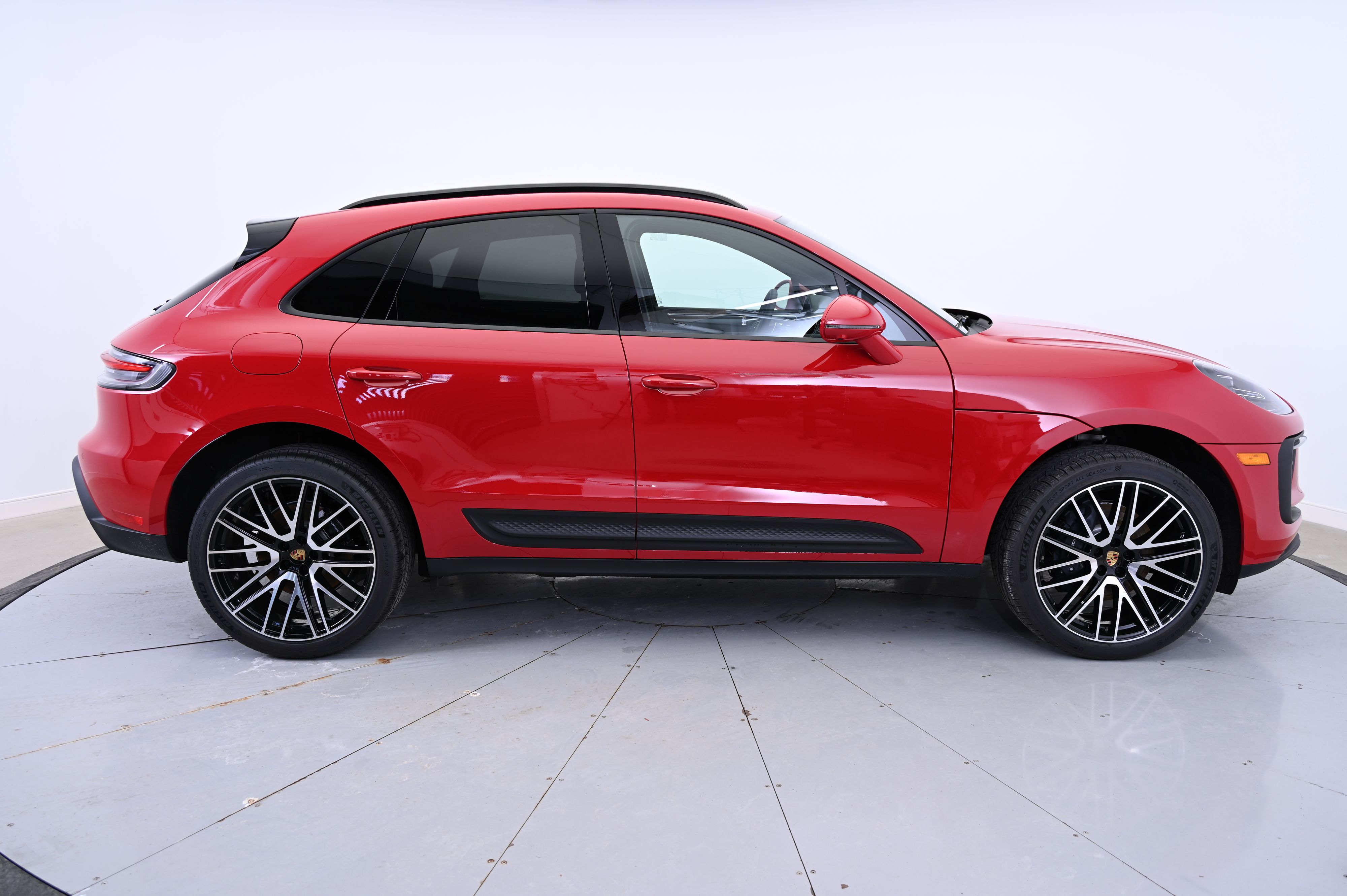 Thumbnail: 2025 Porsche Macan - 8