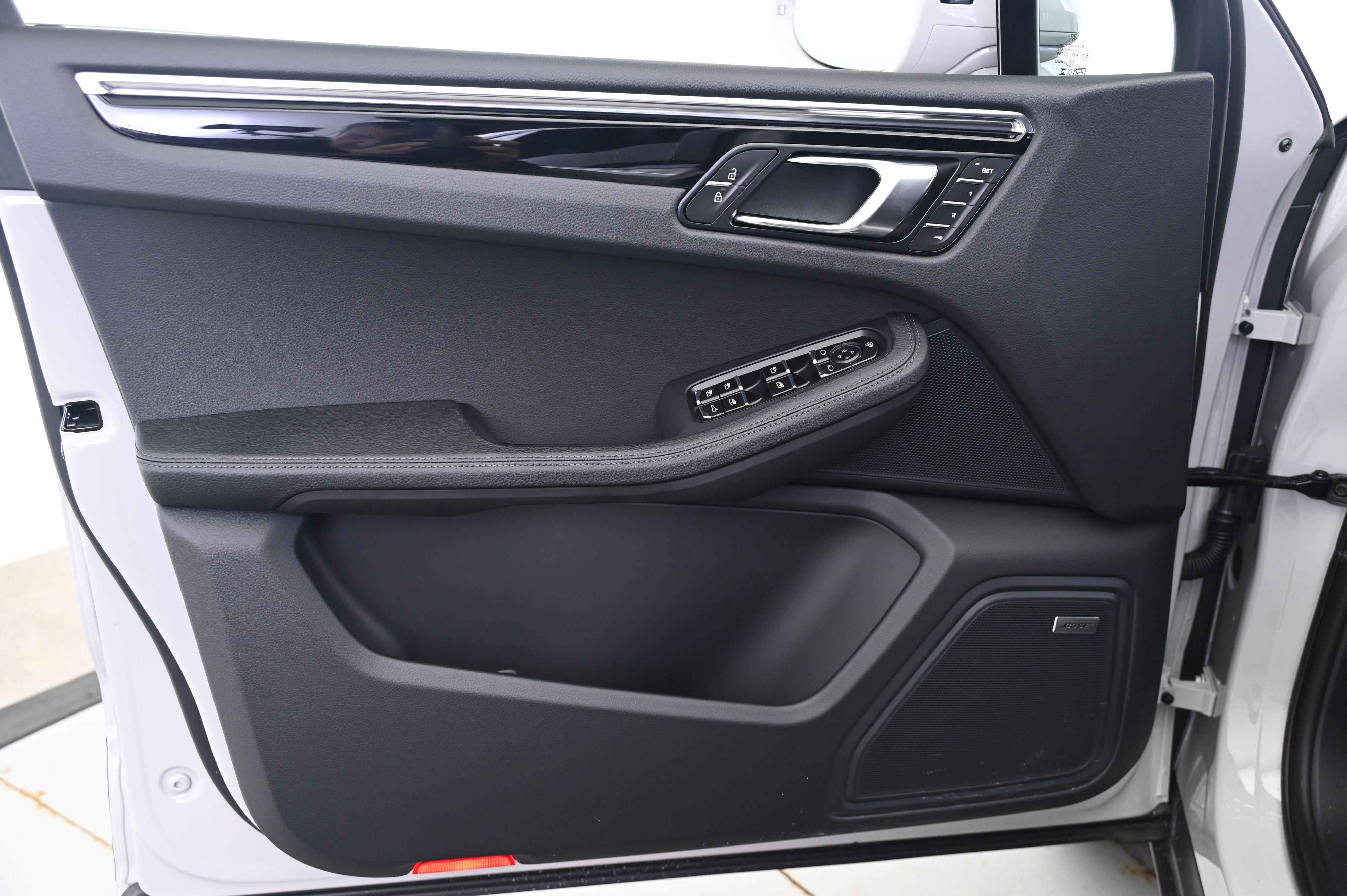 Thumbnail: 2025 Porsche Macan - 26