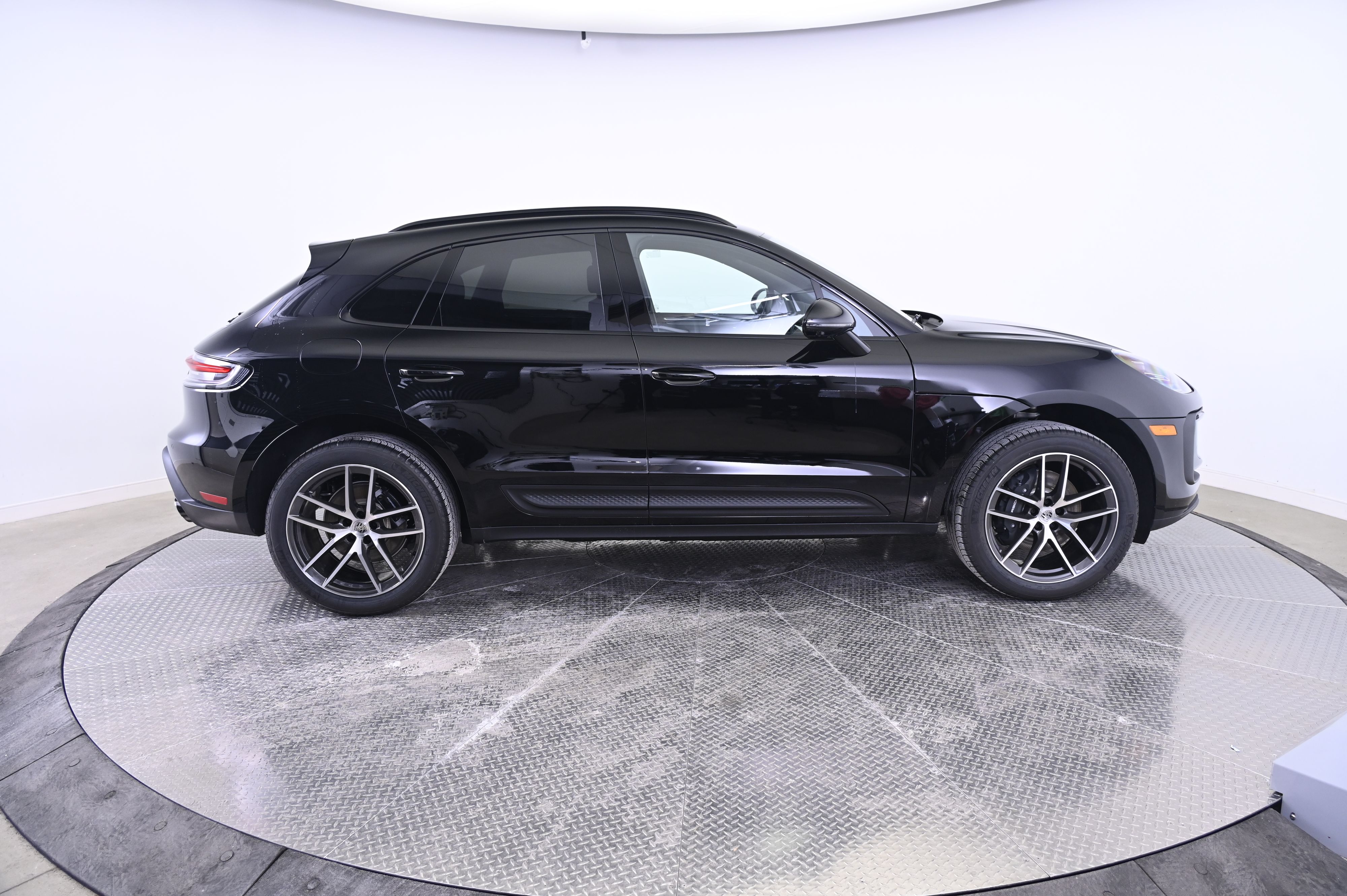 Thumbnail: 2026 Porsche Macan - 8