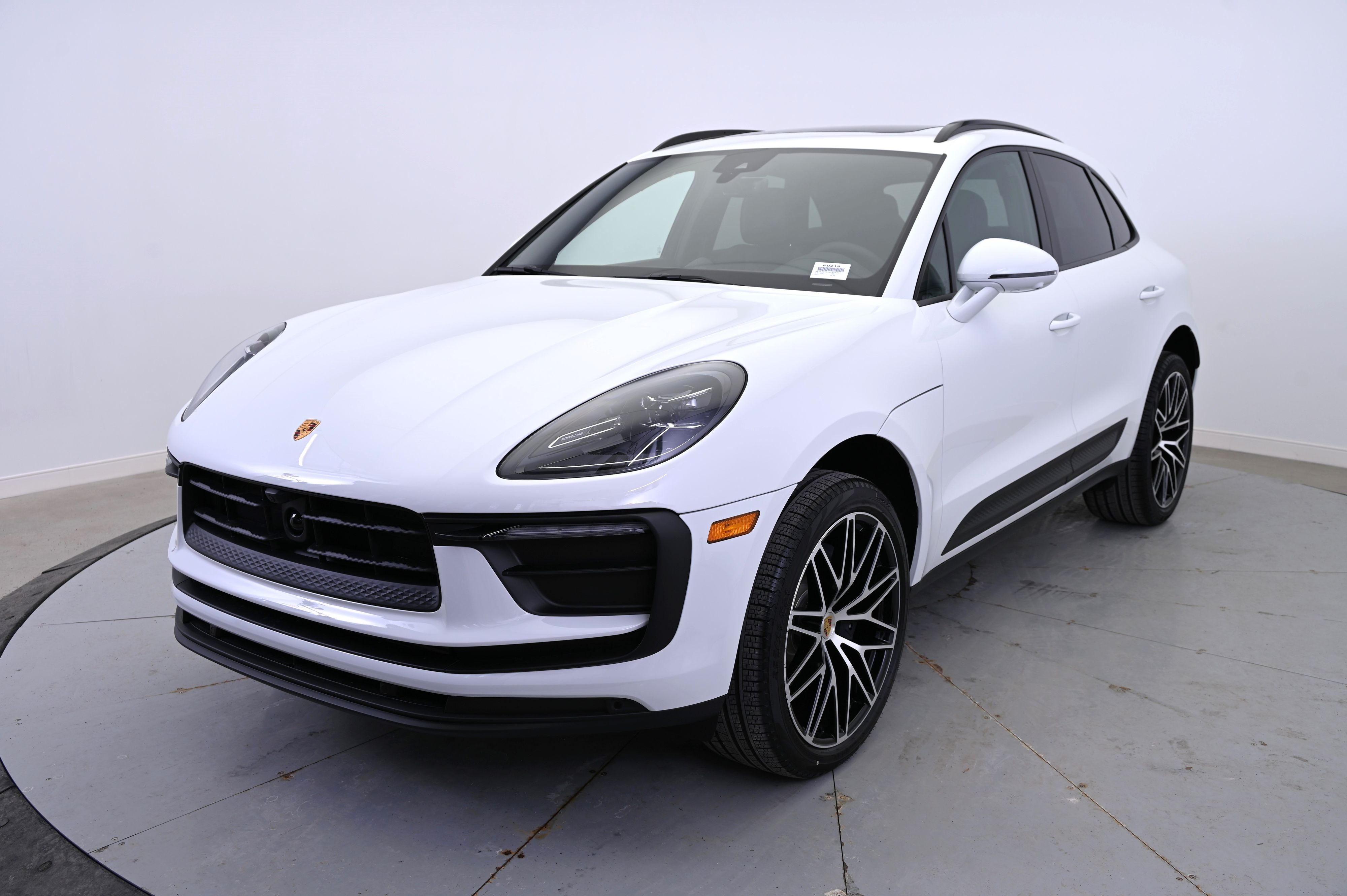 Thumbnail: 2025 Porsche Macan - 1