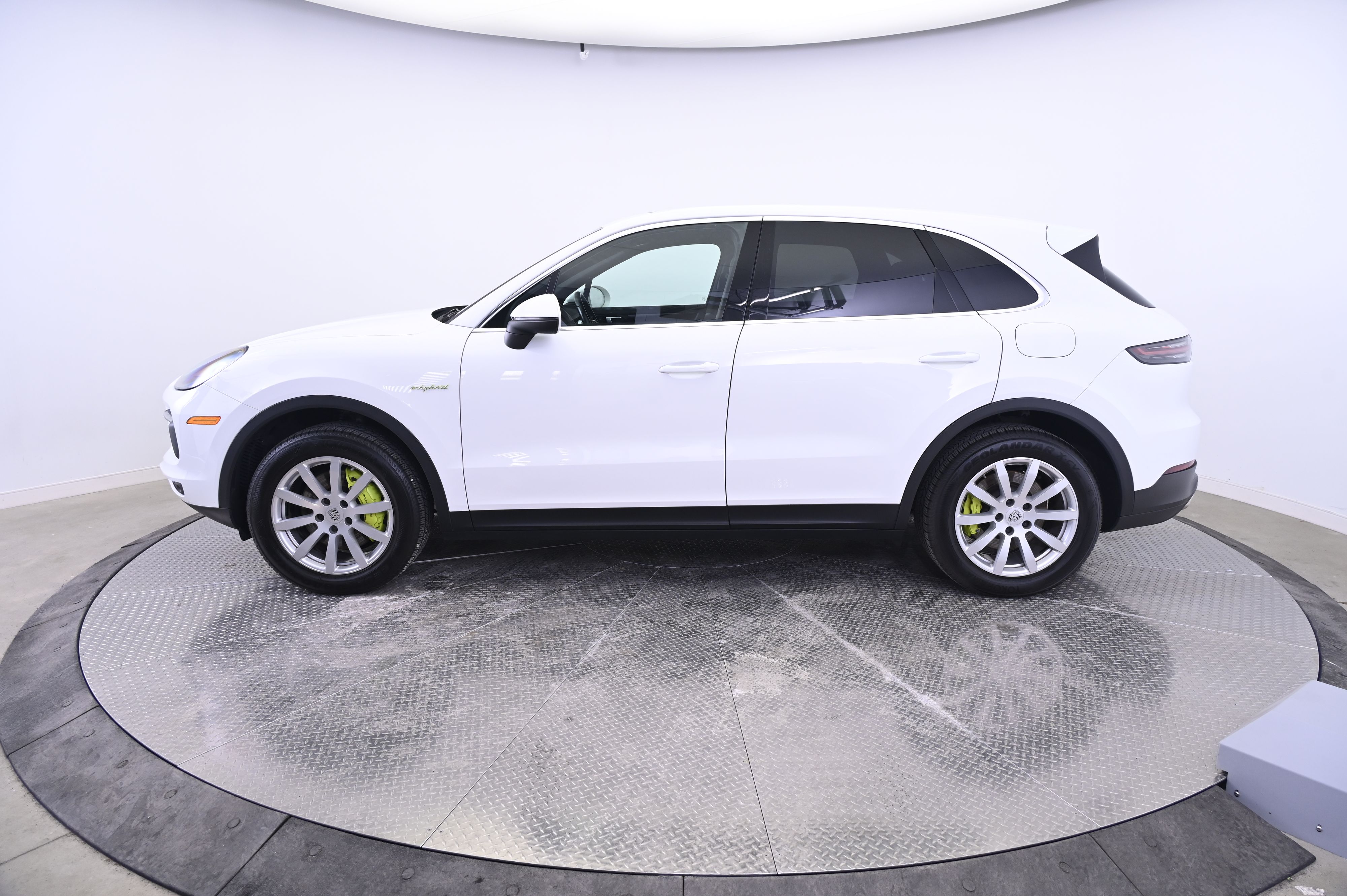 Thumbnail: 2022 Porsche Cayenne - 2