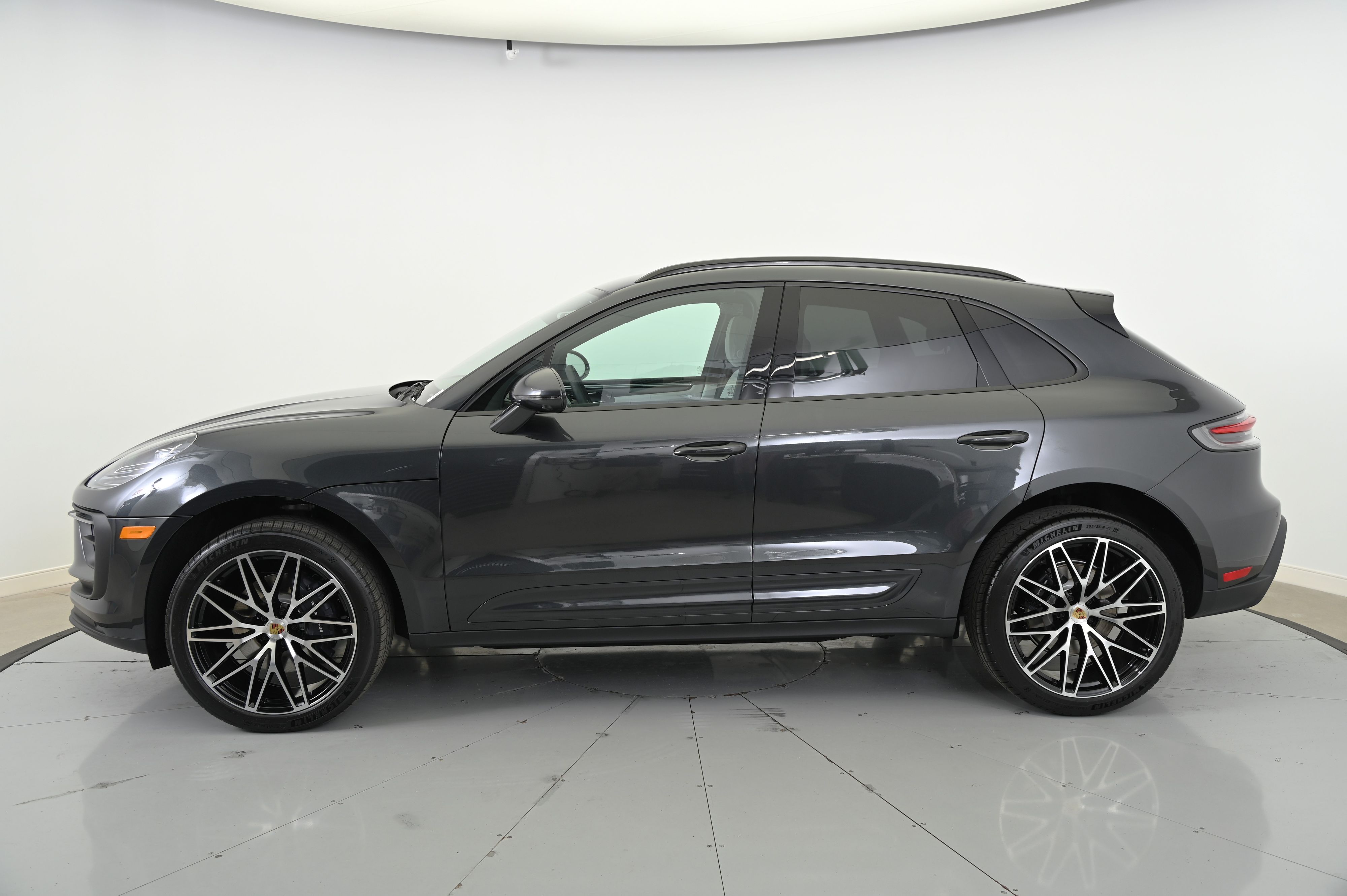 Thumbnail: 2025 Porsche Macan - 2