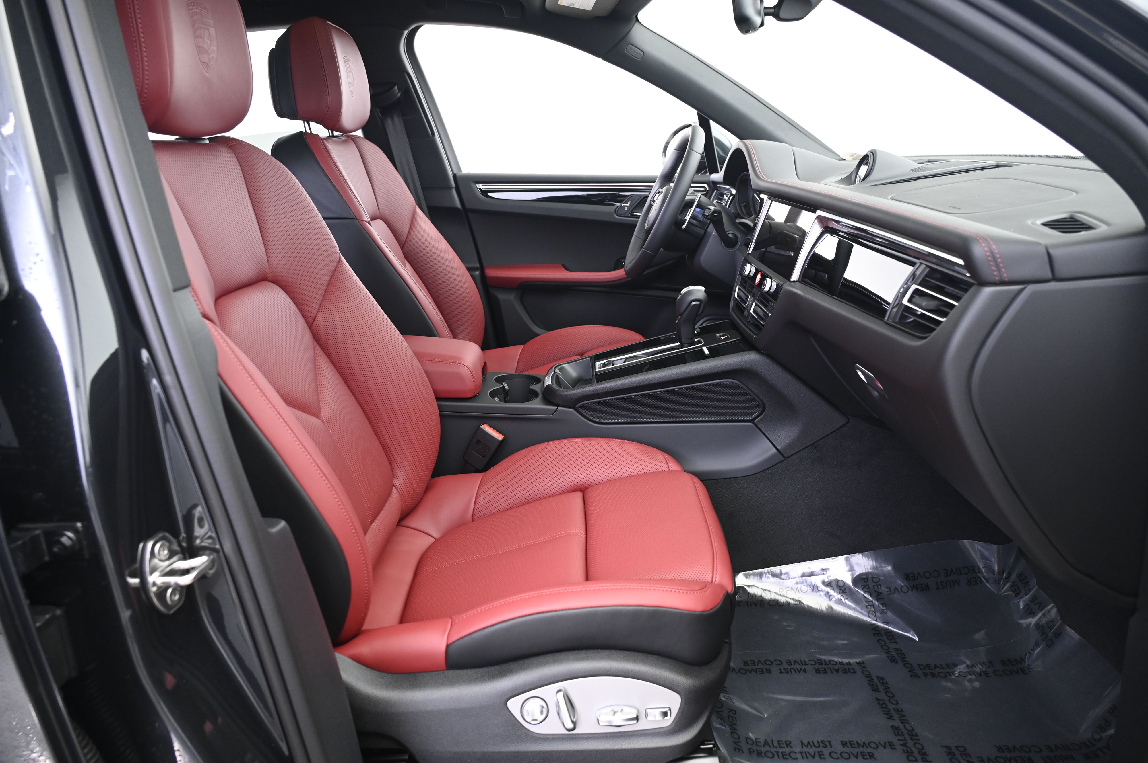 Thumbnail: 2026 Porsche Macan - 23