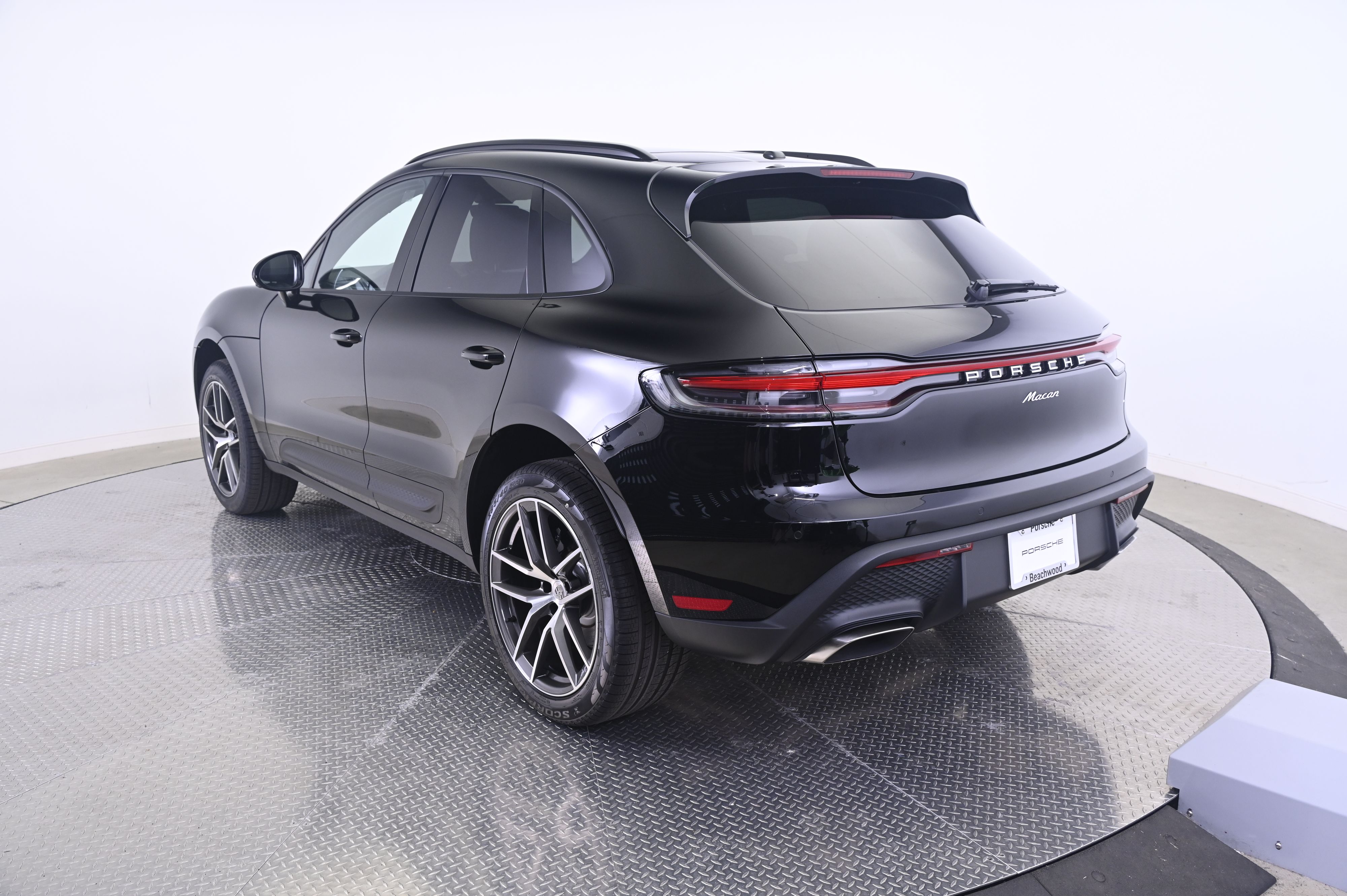 Thumbnail: 2026 Porsche Macan - 3