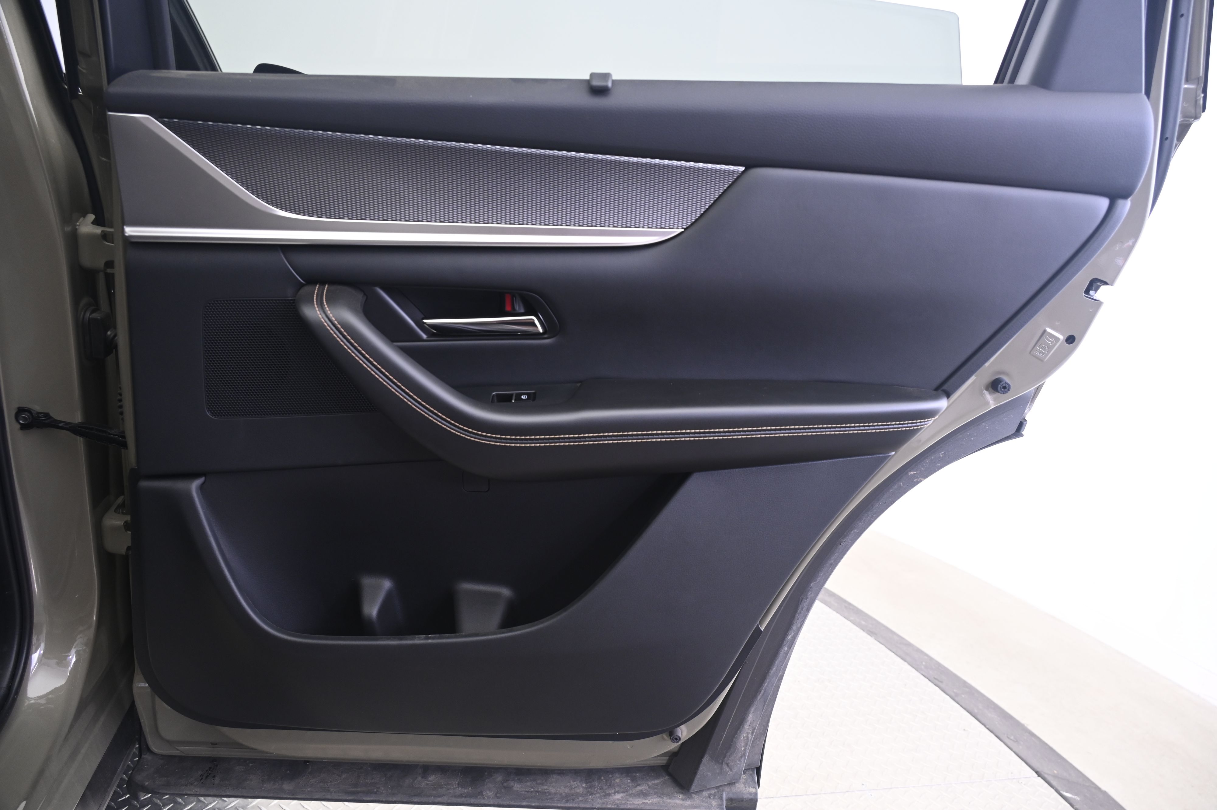 Thumbnail: 2025 Mazda CX-70 - 16
