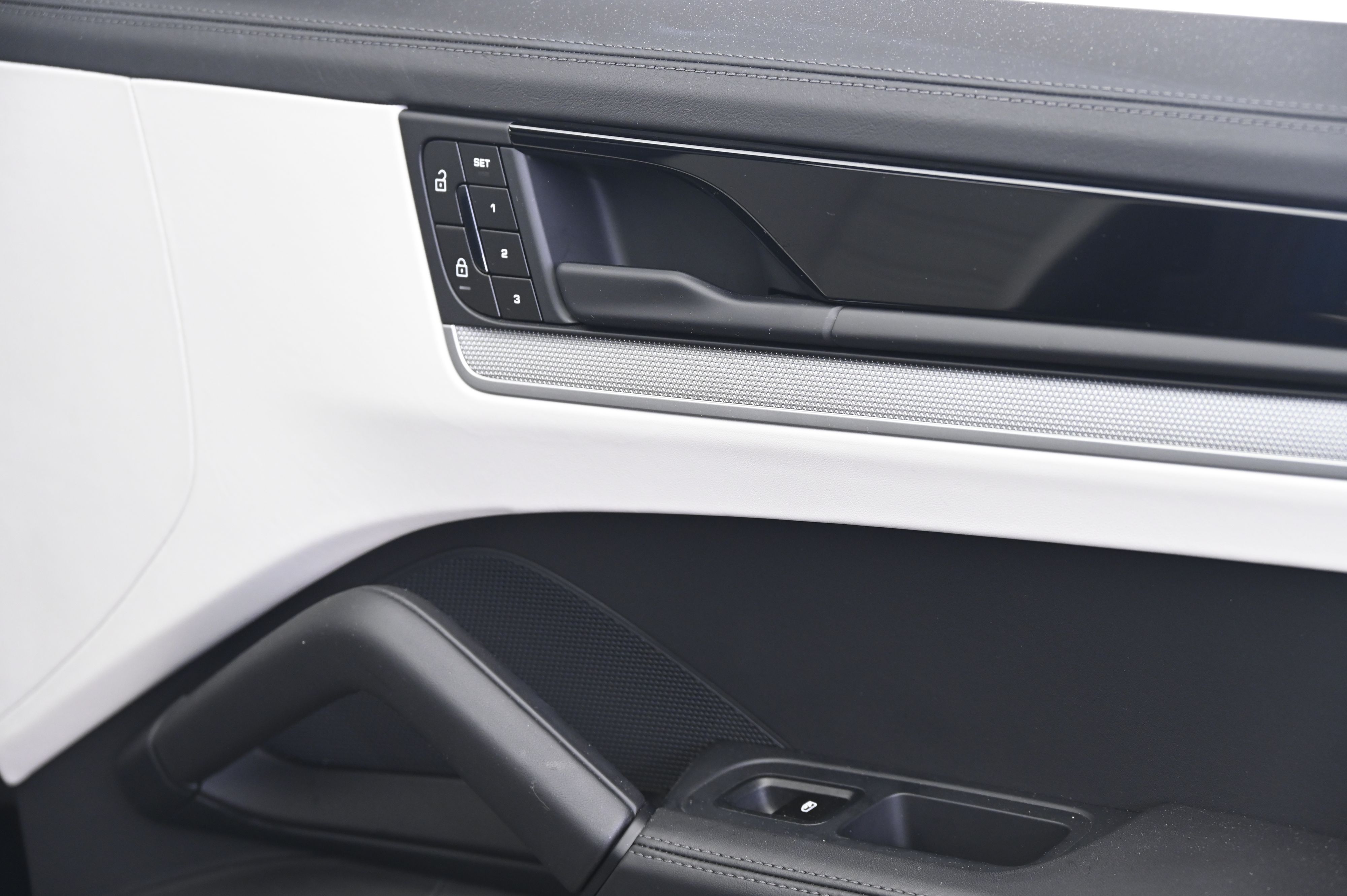 Thumbnail: 2024 Porsche Cayenne - 21