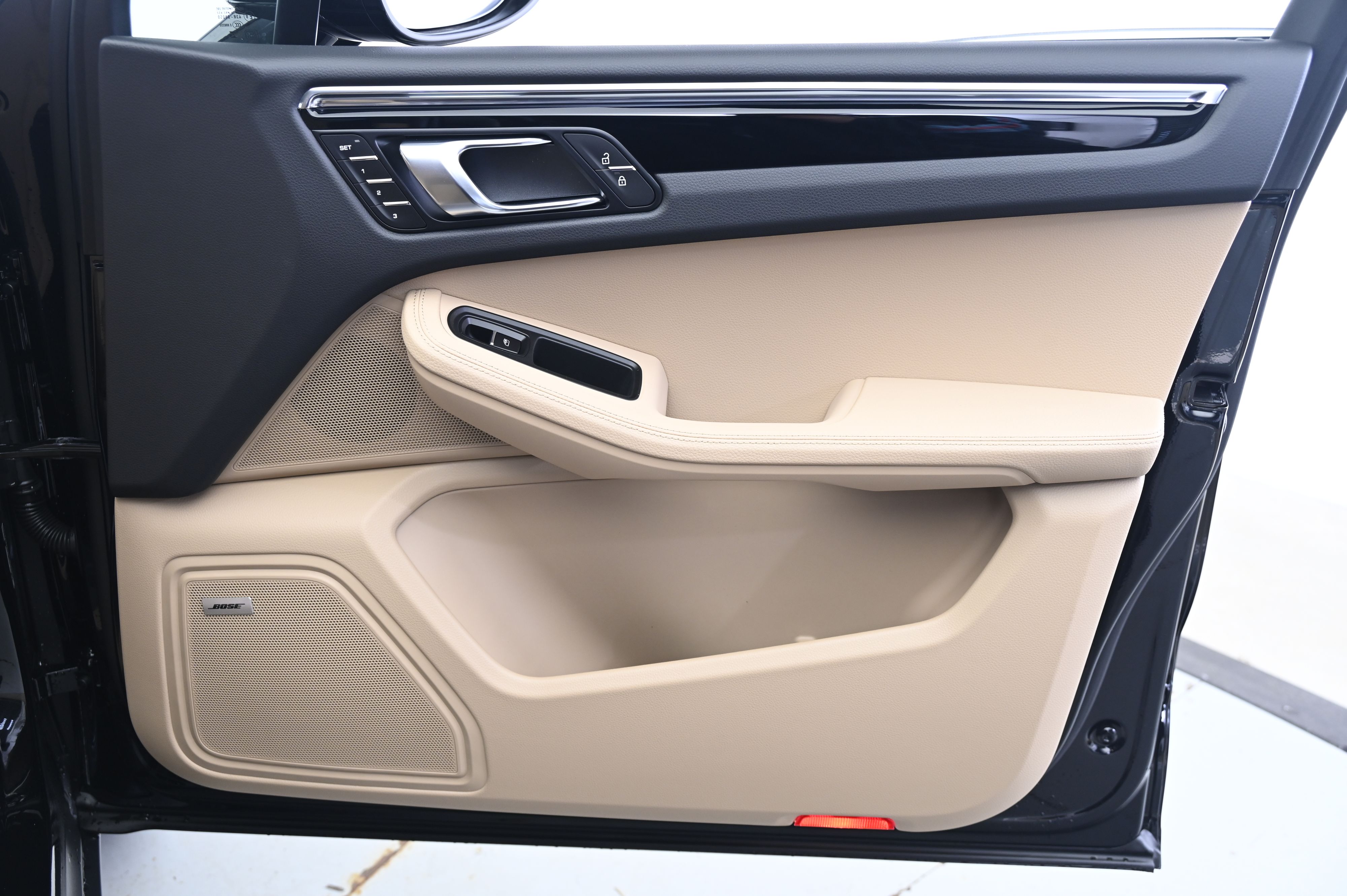 Thumbnail: 2026 Porsche Macan - 20