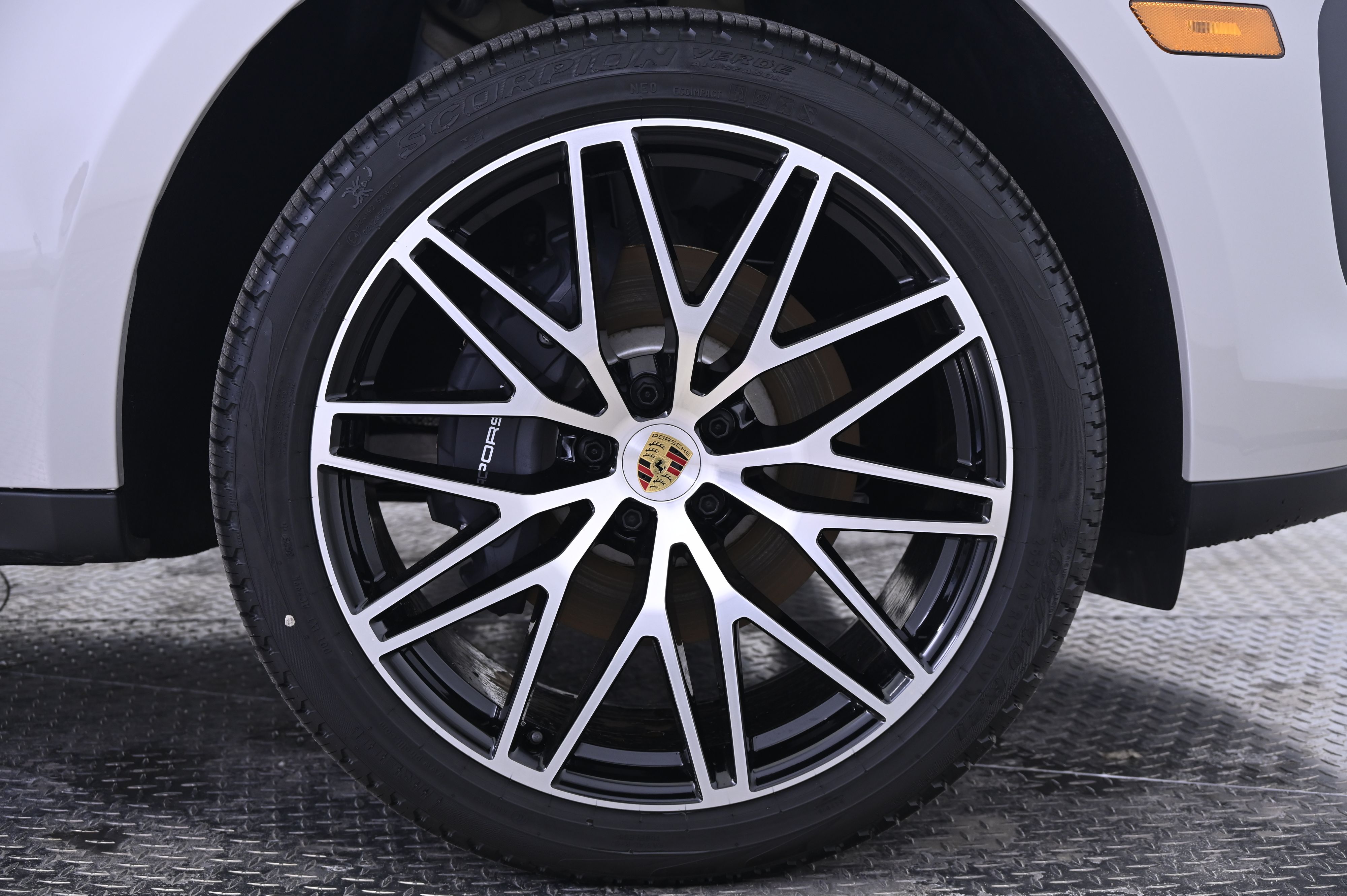 Thumbnail: 2026 Porsche Macan - 14