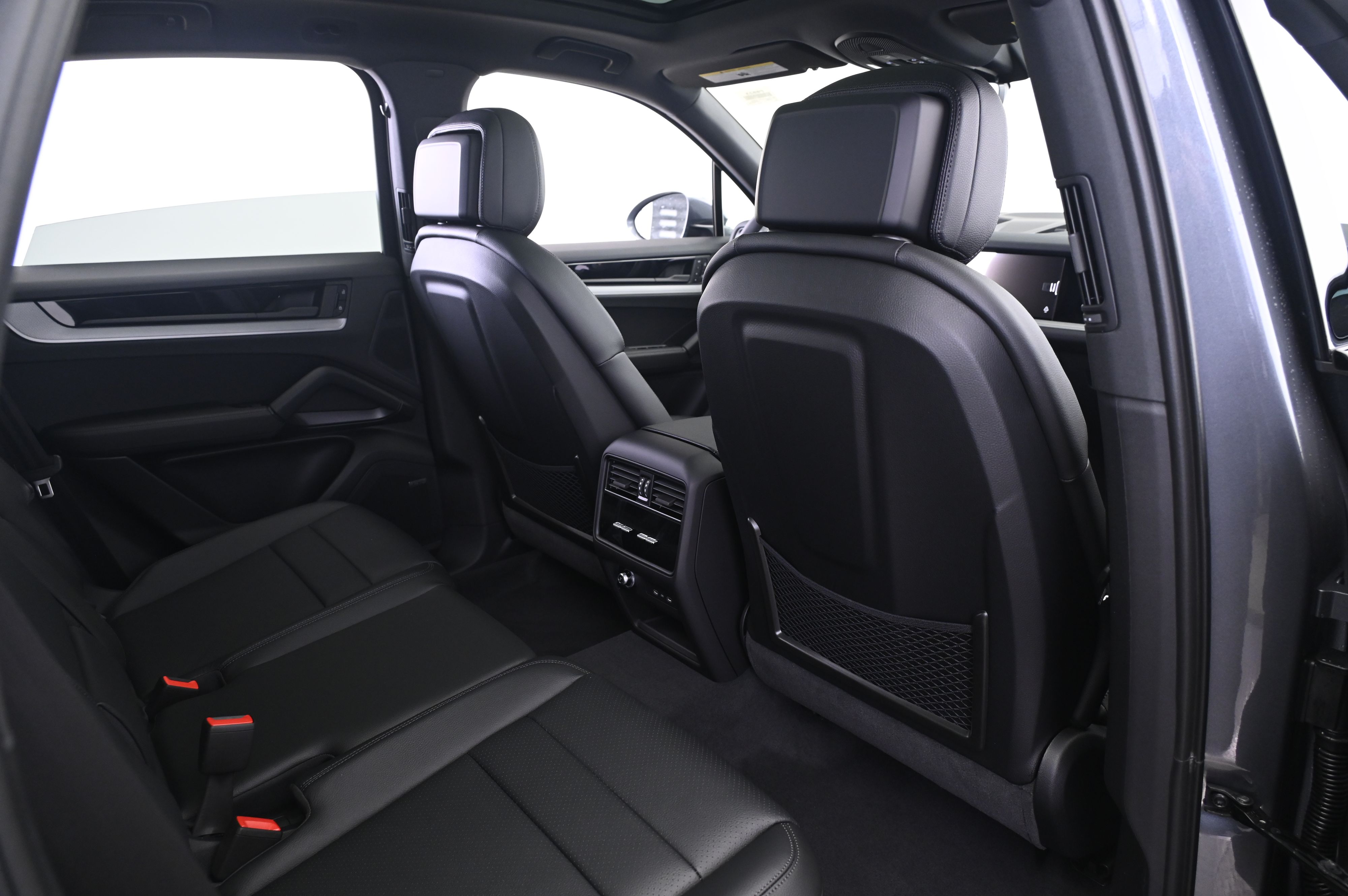 Thumbnail: 2026 Porsche Cayenne - 17