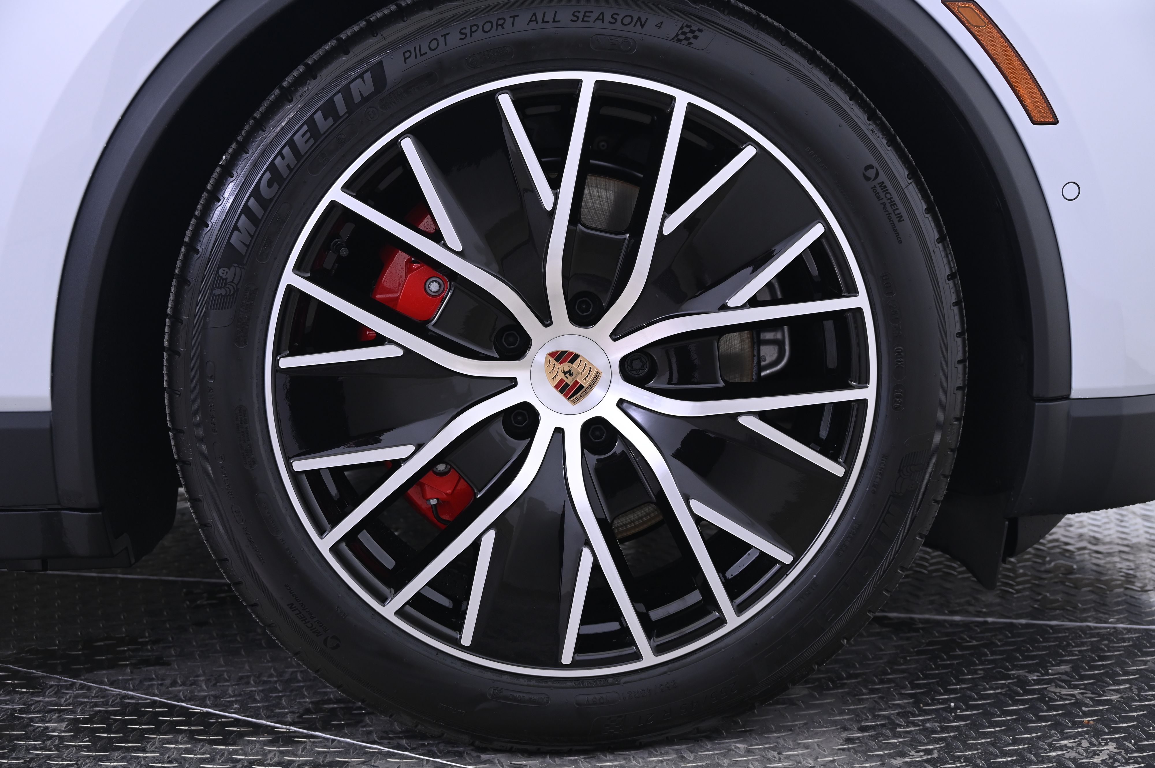 Thumbnail: 2025 Porsche Macan - 14