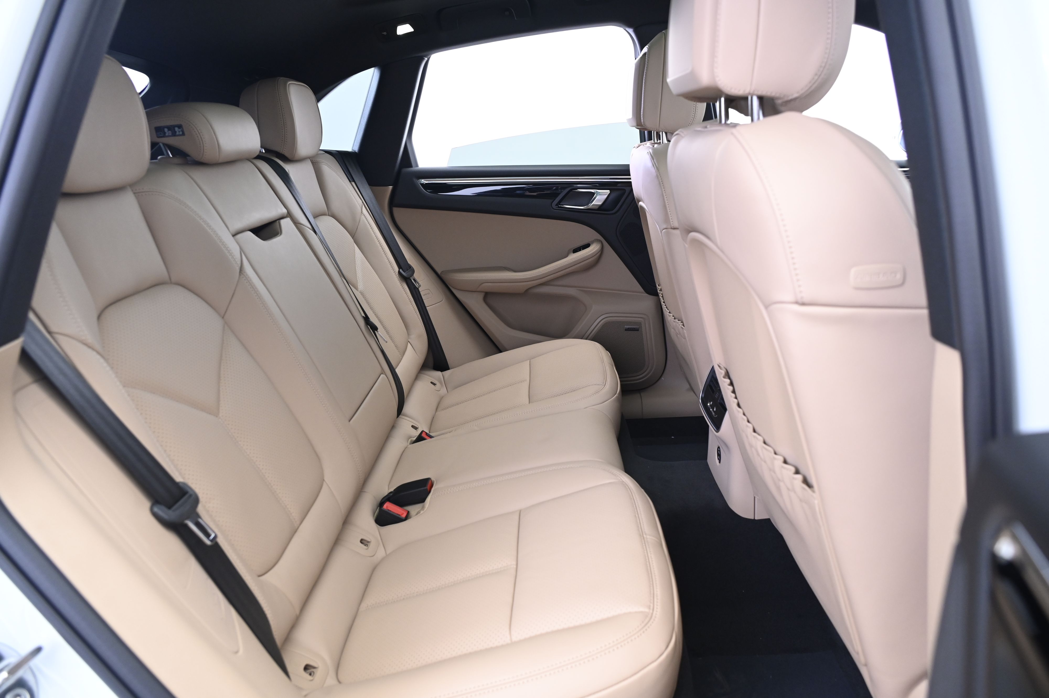 Thumbnail: 2026 Porsche Macan - 18