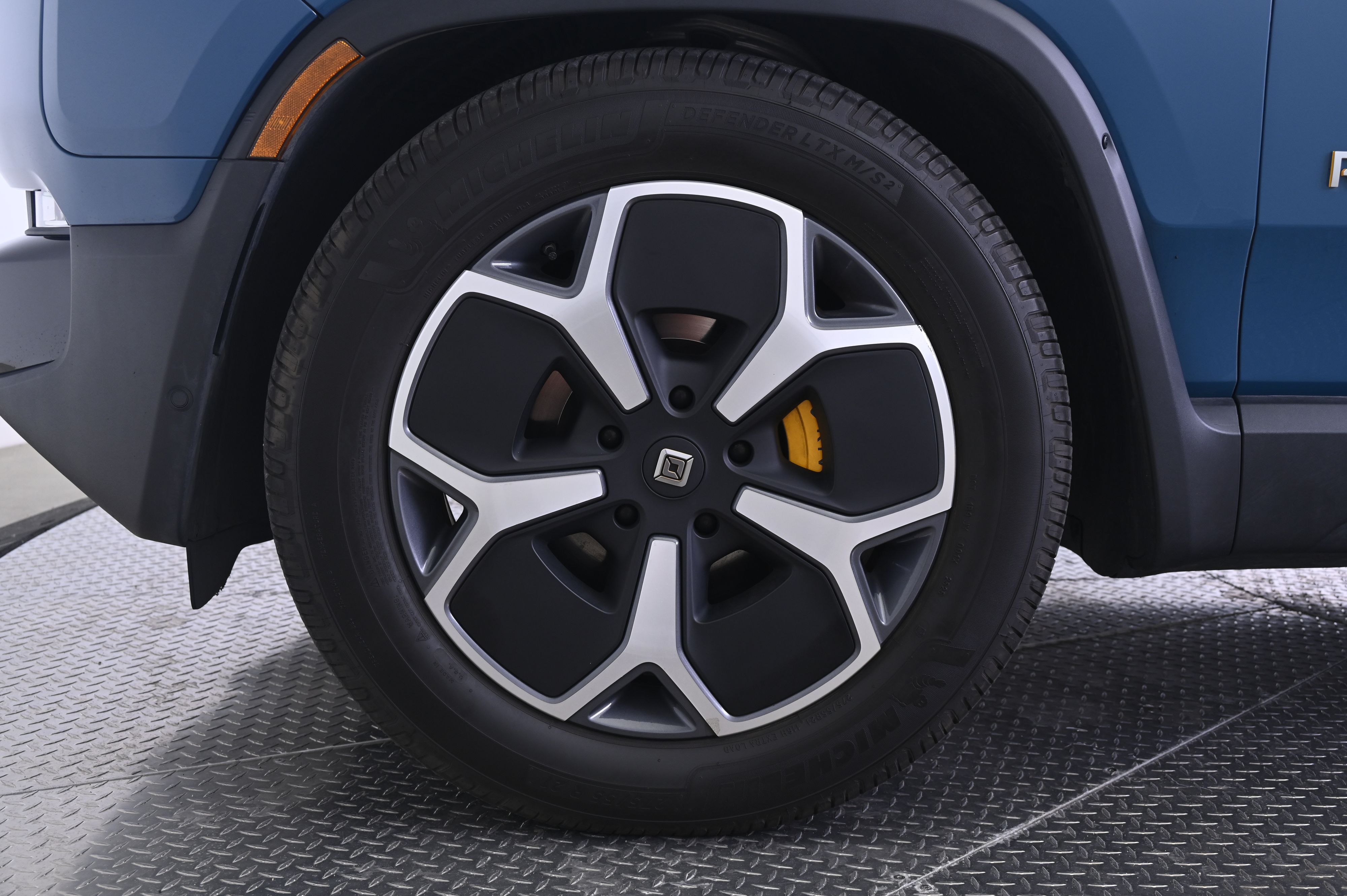 Thumbnail: 2024 Rivian R1S - 11
