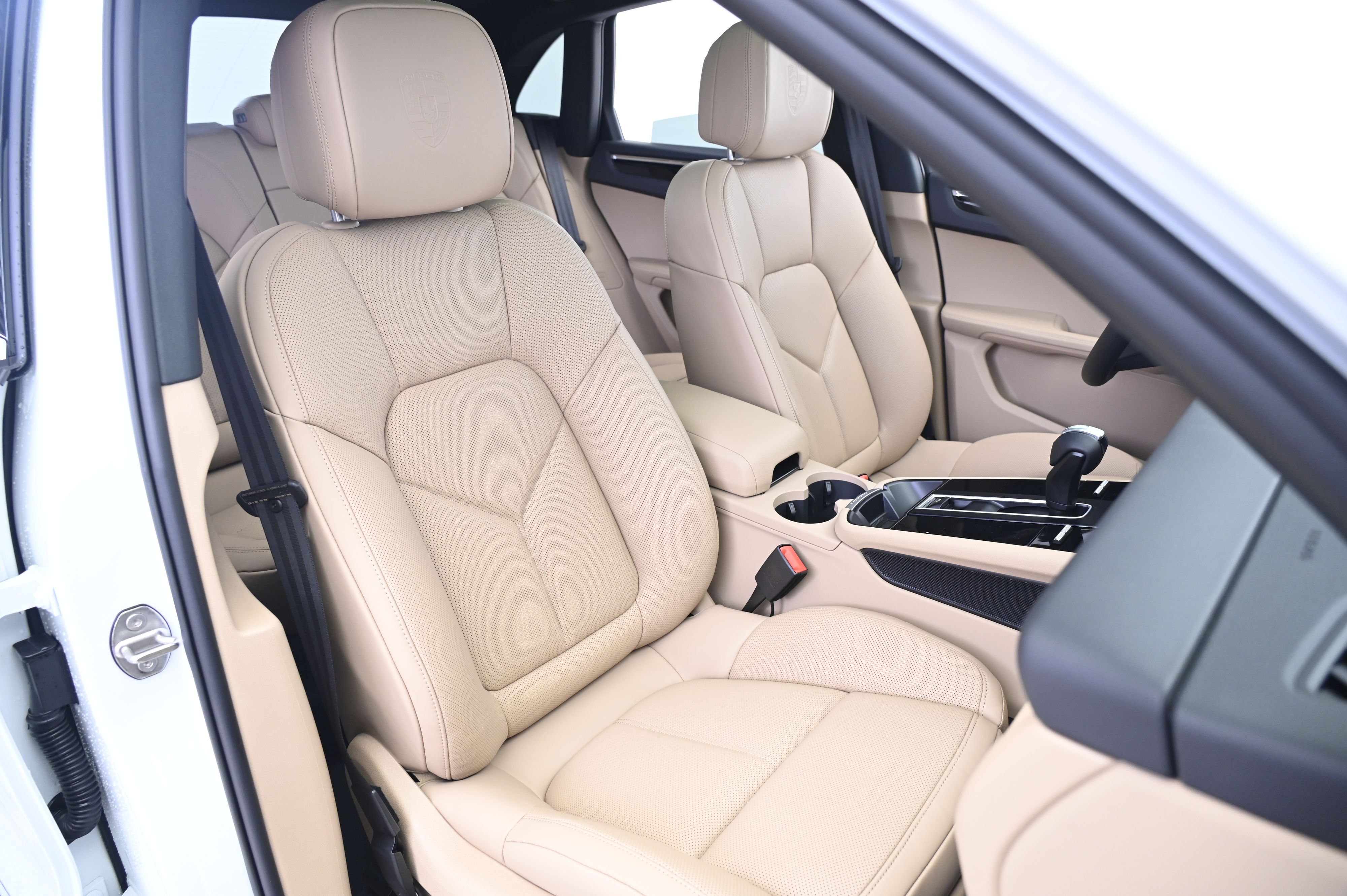 Thumbnail: 2026 Porsche Macan - 24