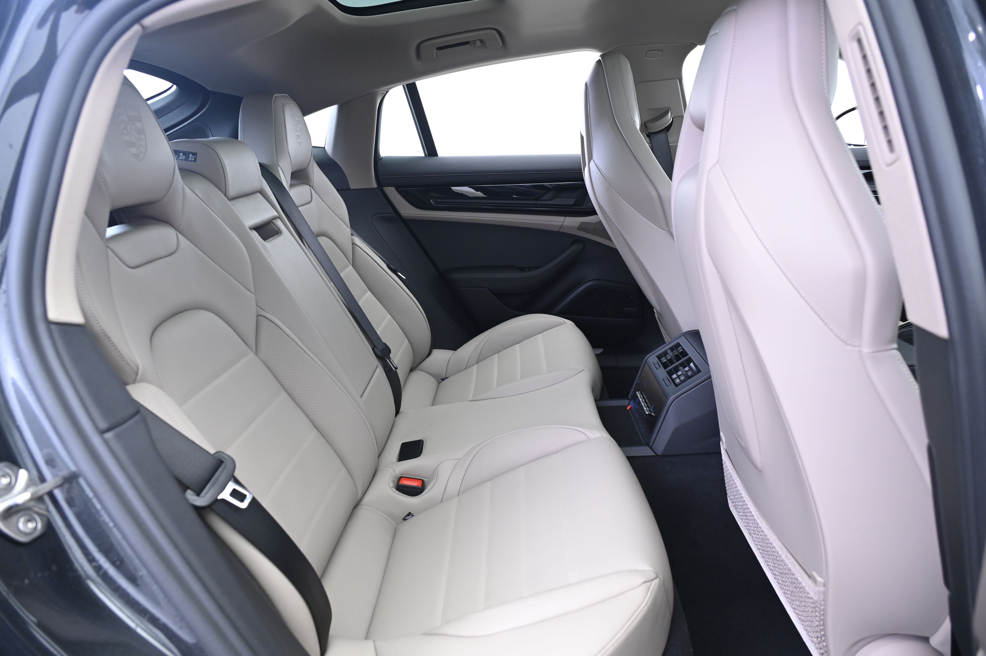 Thumbnail: 2026 Porsche Panamera - 18