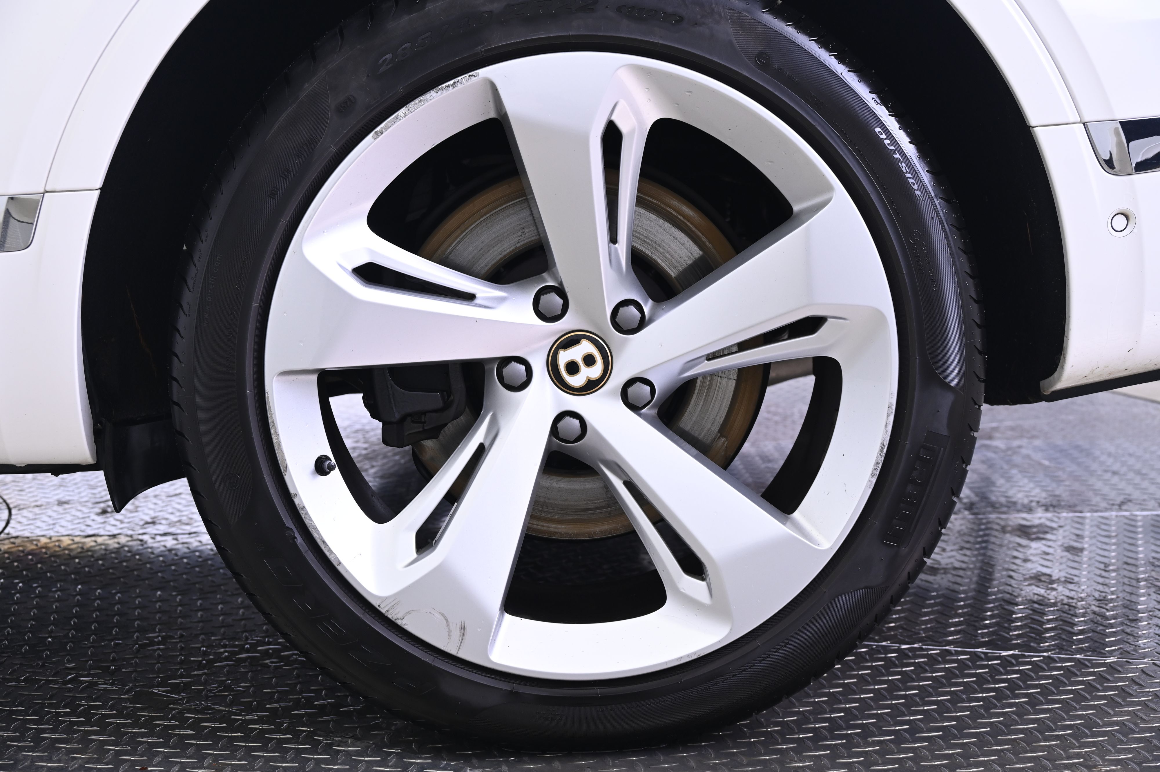 Thumbnail: 2019 Bentley Bentayga - 12