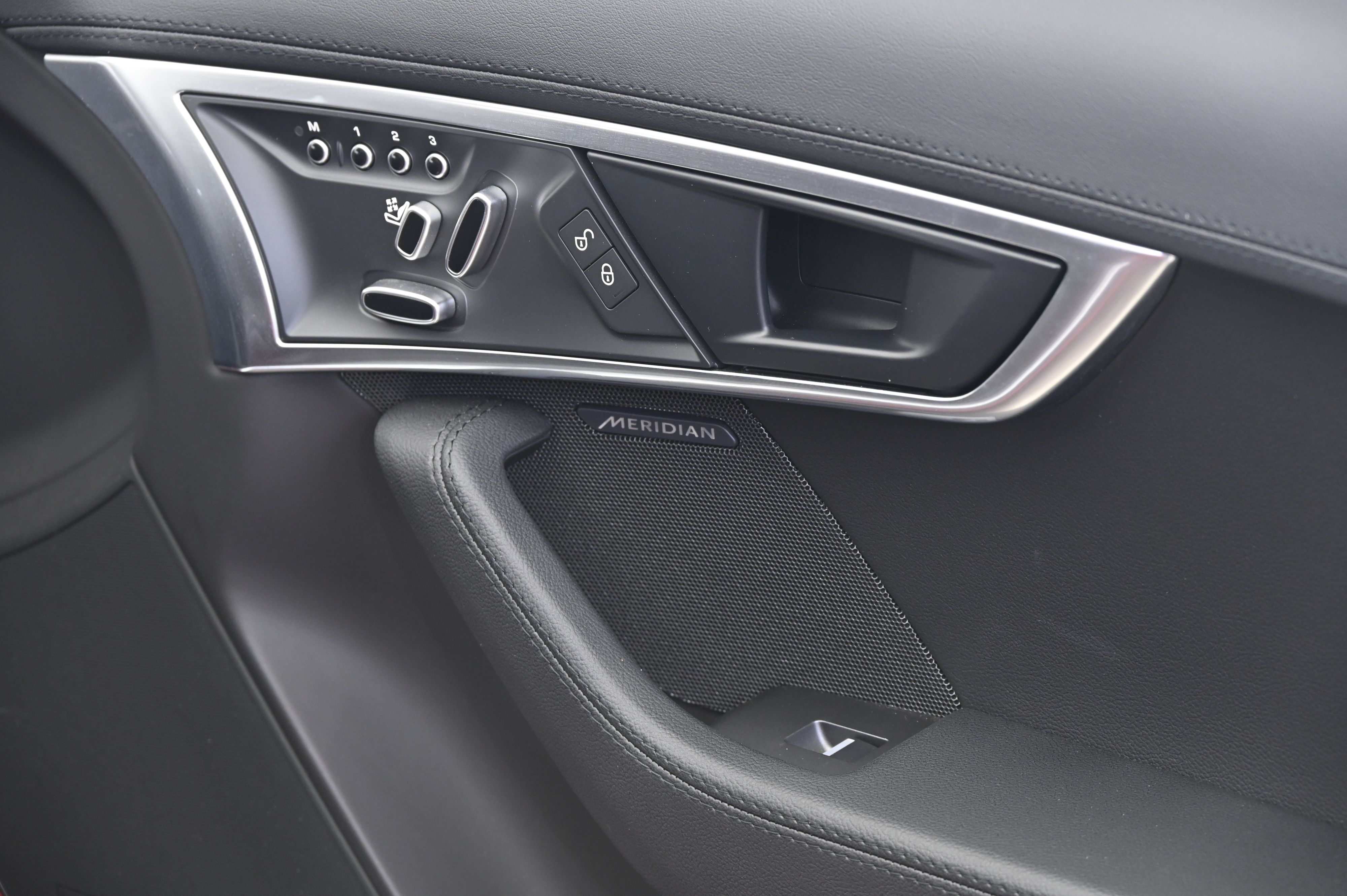 Thumbnail: 2018 Jaguar F-Type - 17