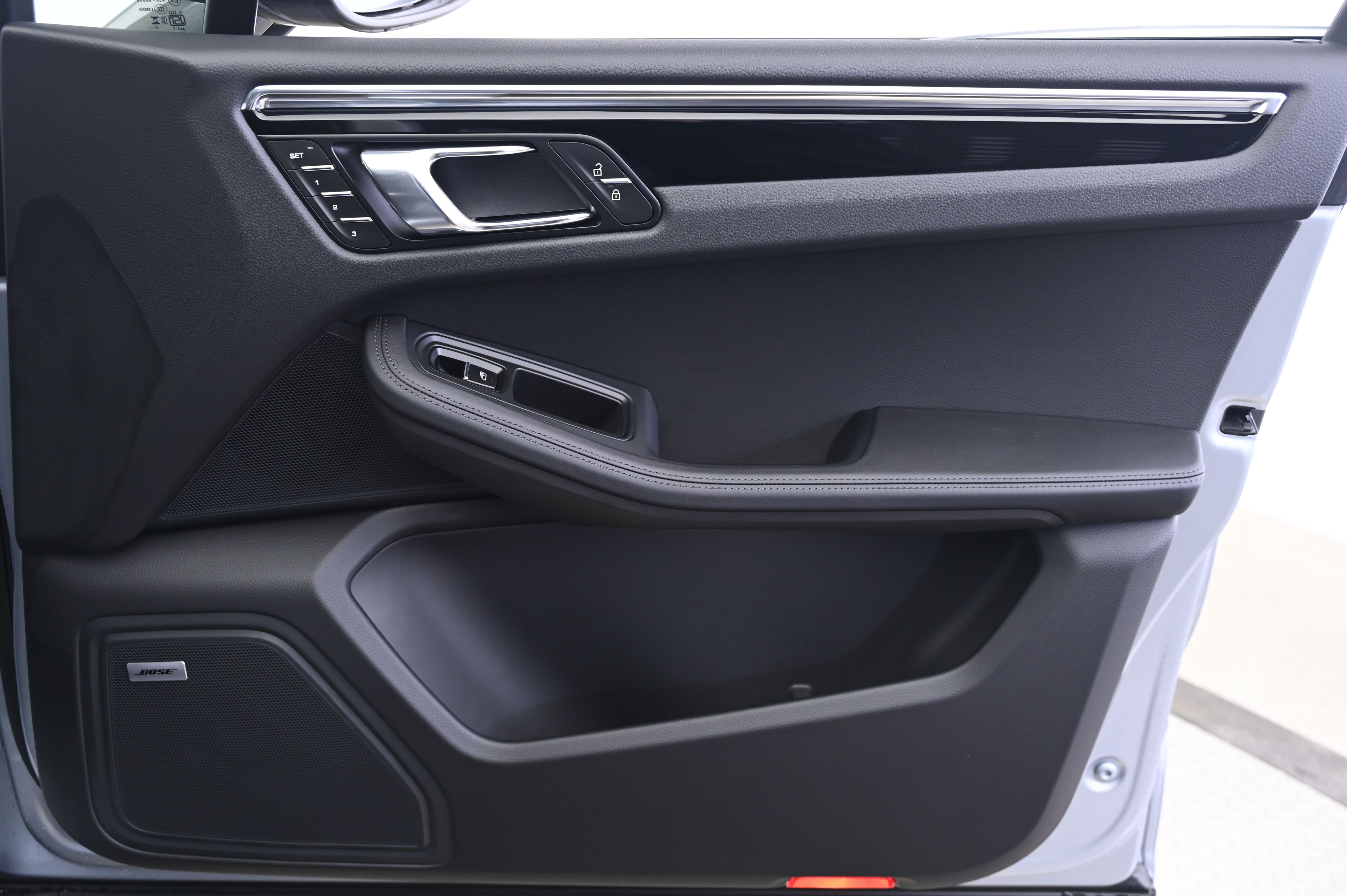 Thumbnail: 2026 Porsche Macan - 20