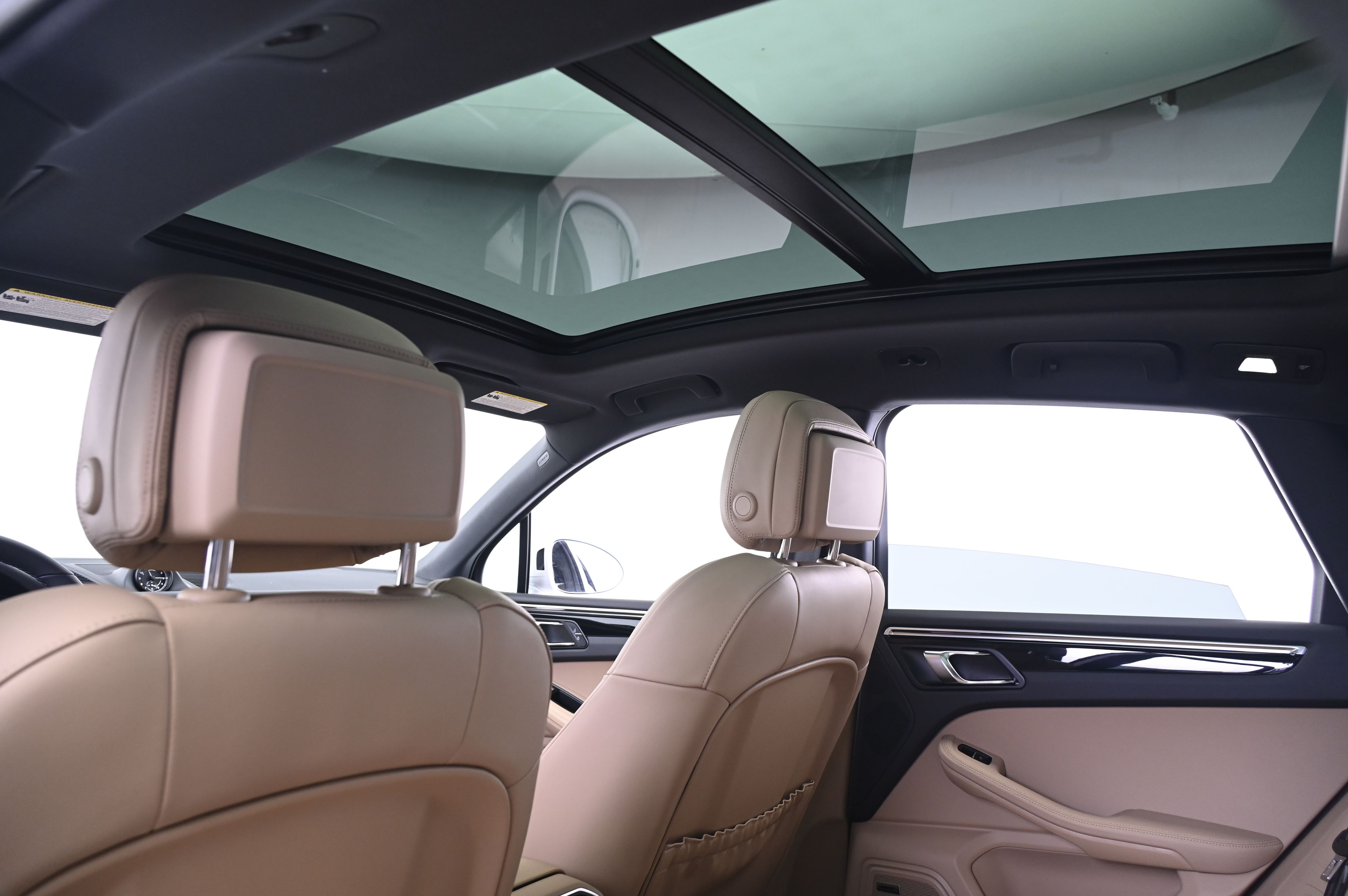 Thumbnail: 2026 Porsche Macan - 25