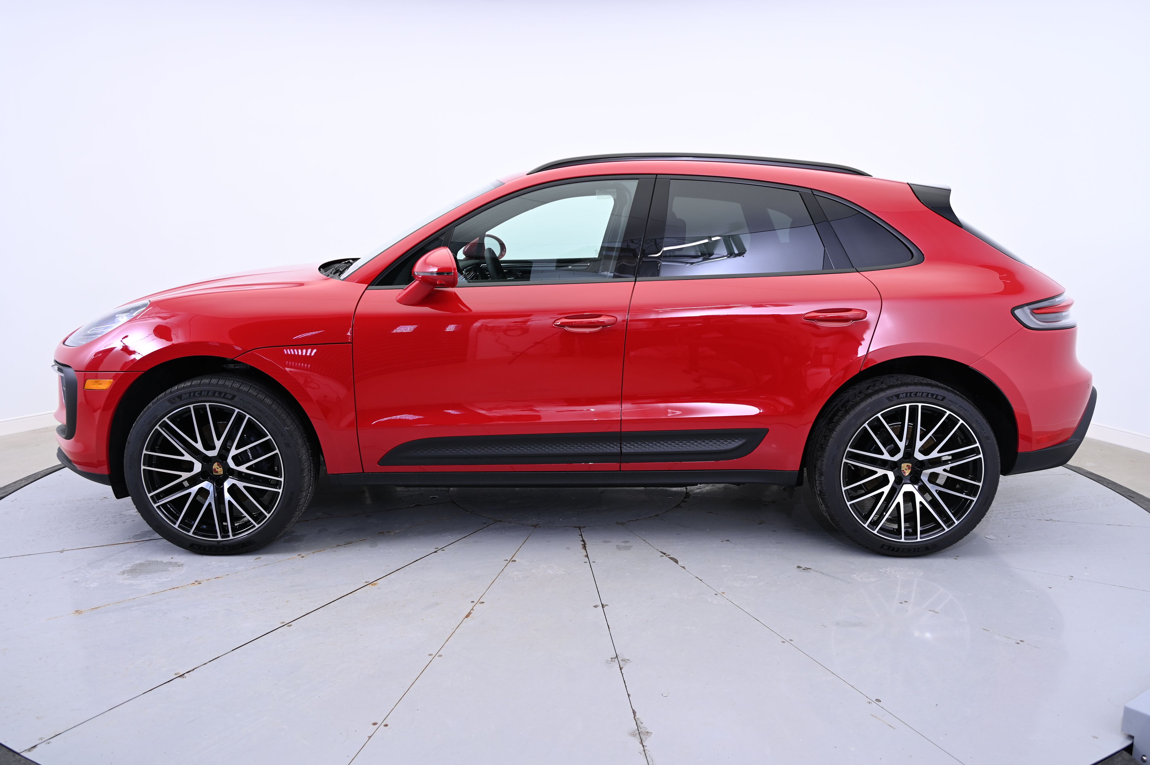 Thumbnail: 2025 Porsche Macan - 2