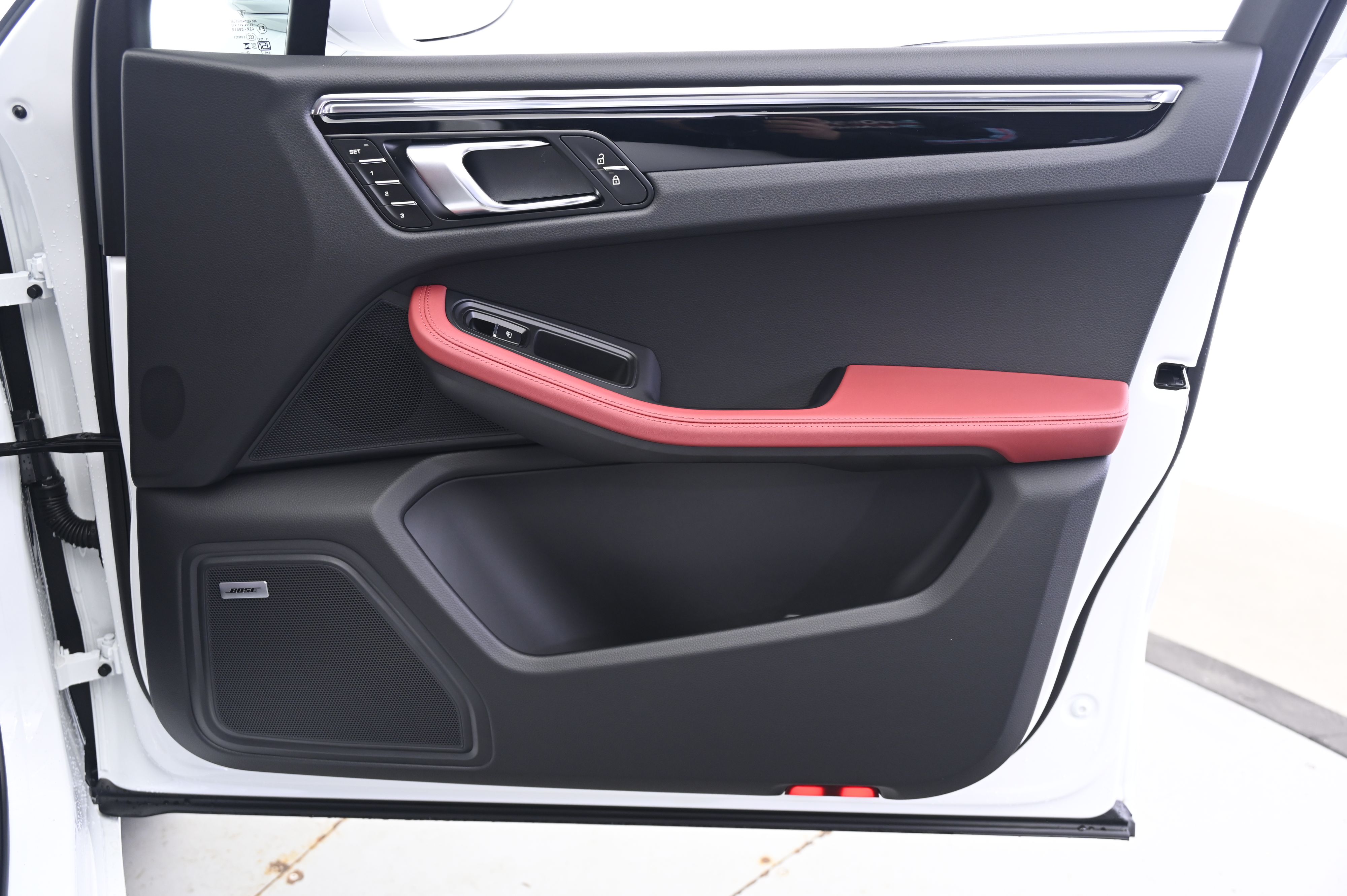 Thumbnail: 2026 Porsche Macan - 20