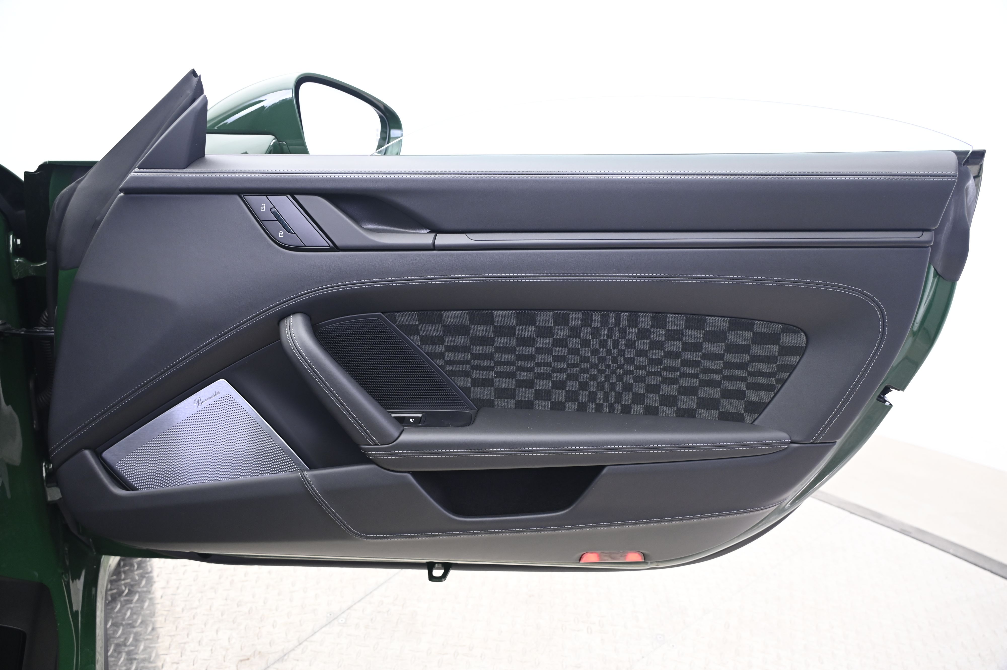 Thumbnail: 2026 Porsche 911 - 22