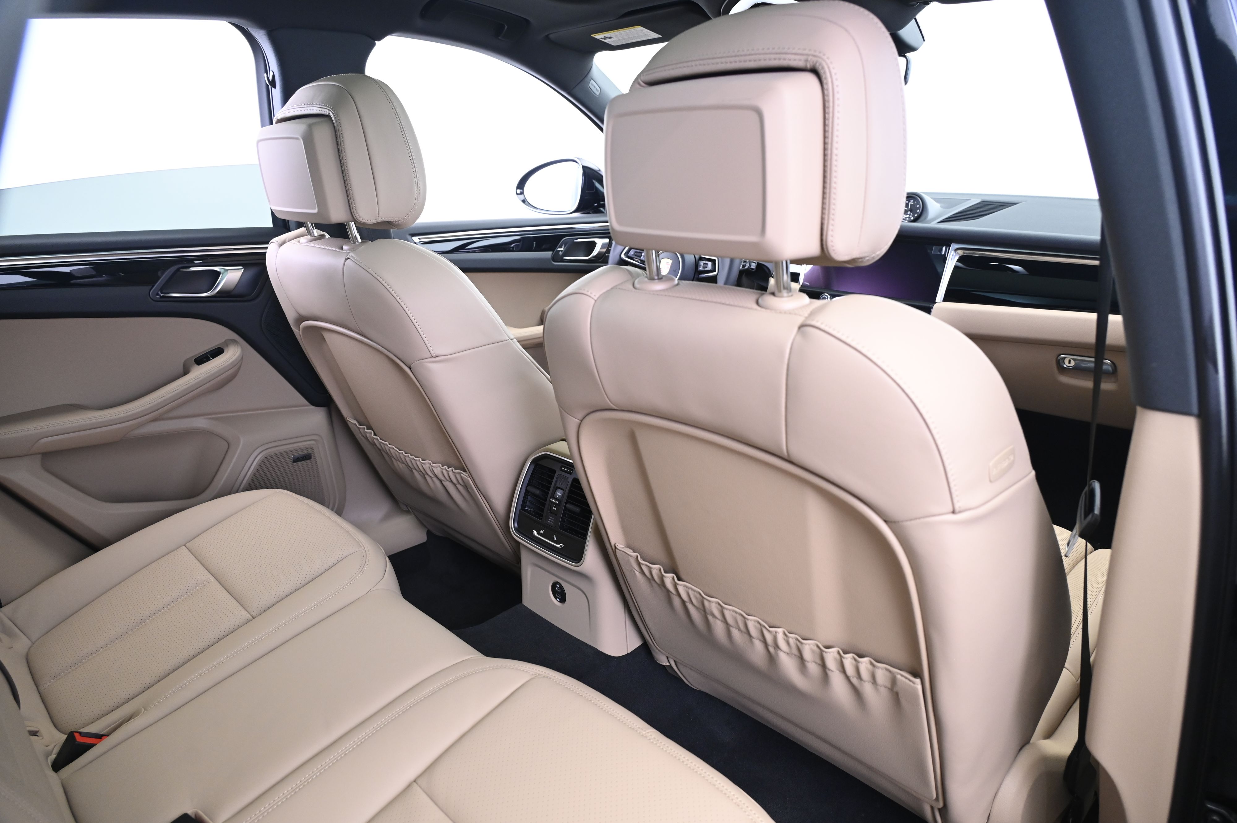 Thumbnail: 2026 Porsche Macan - 17