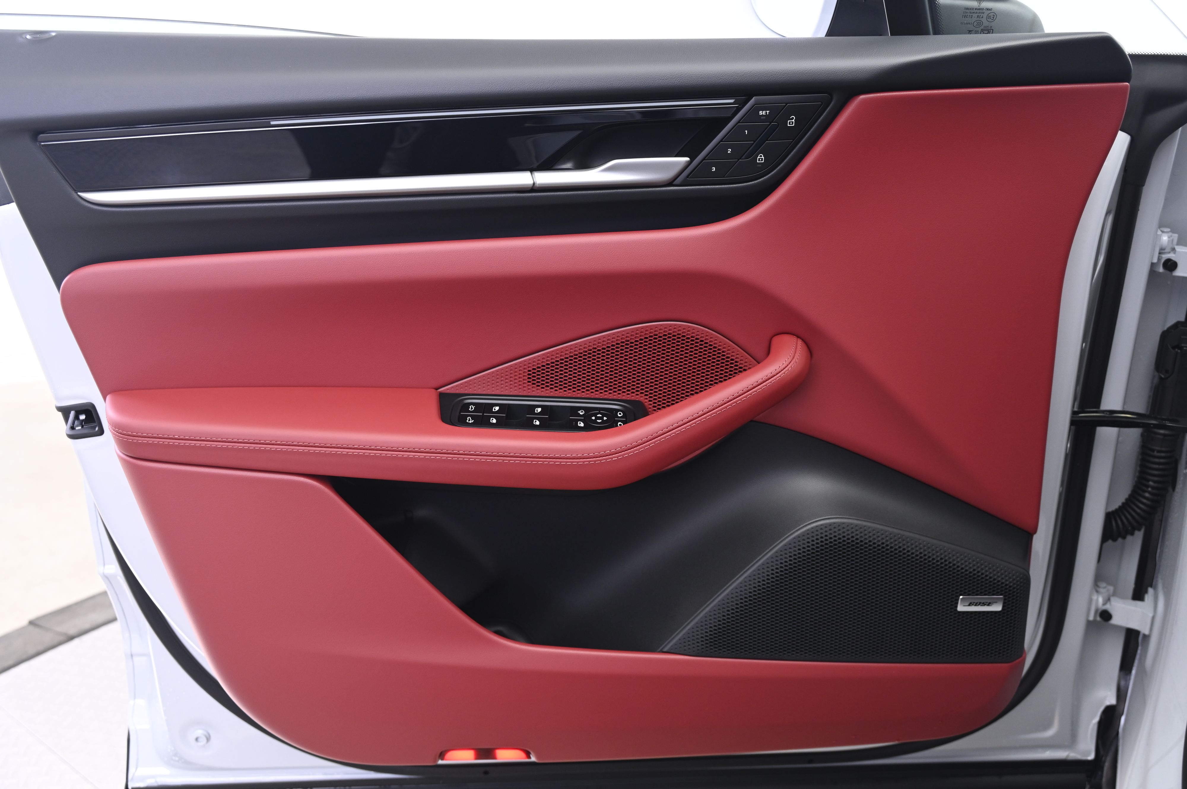 Thumbnail: 2025 Porsche Macan - 27