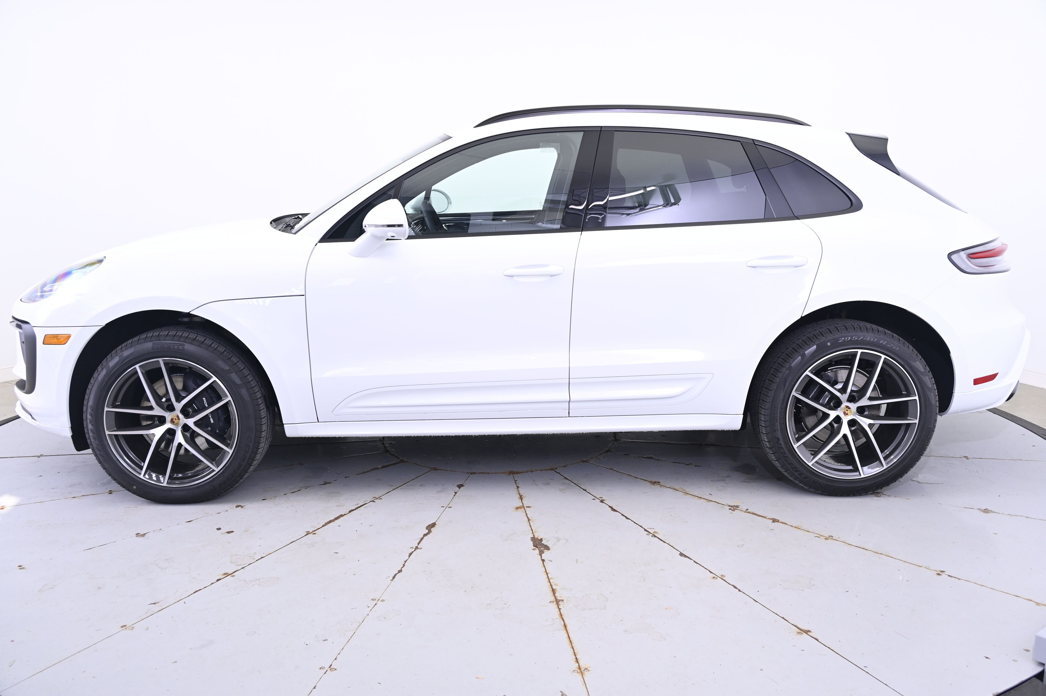 Thumbnail: 2026 Porsche Macan - 2