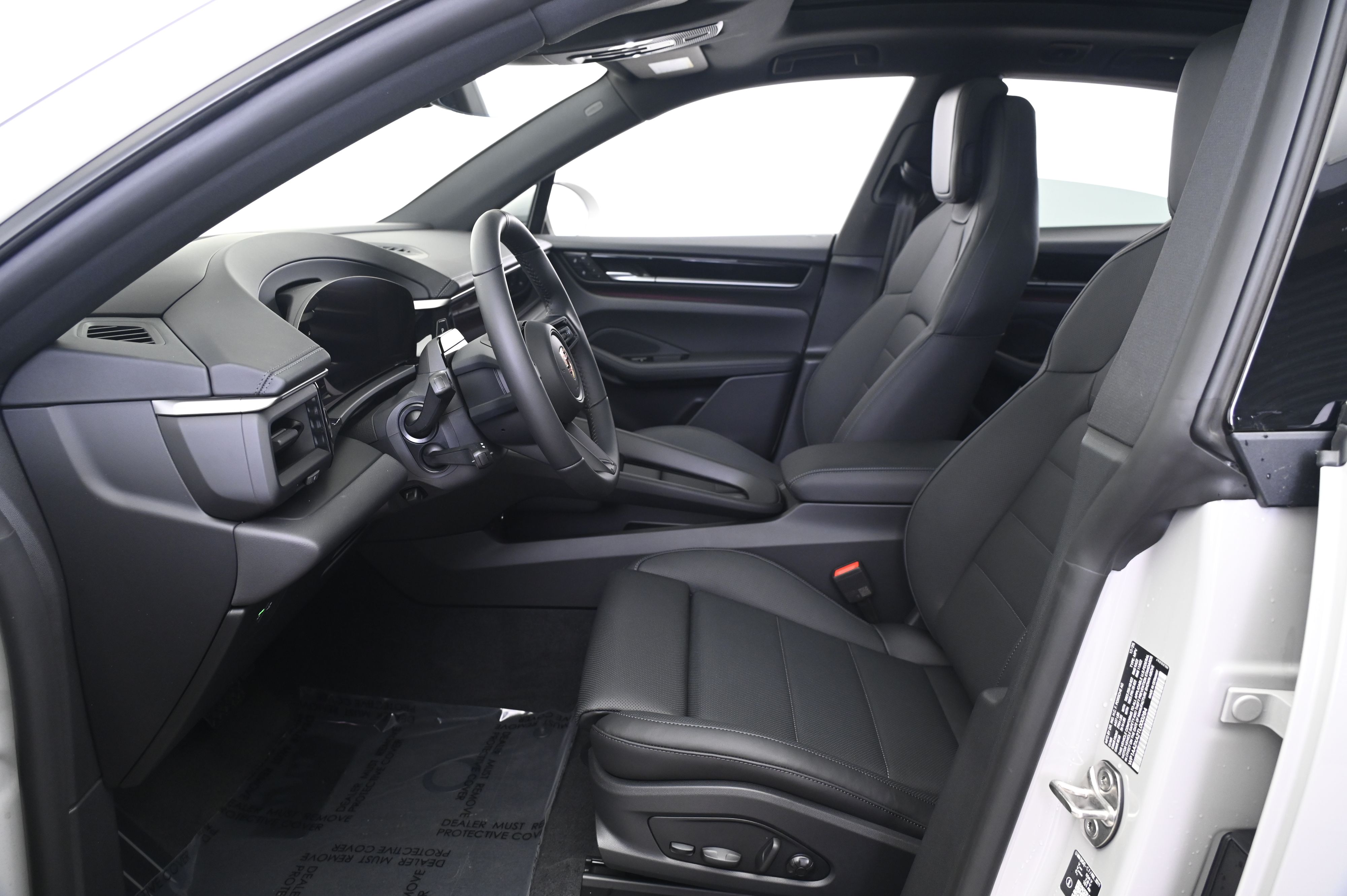 Thumbnail: 2026 Porsche Macan - 30