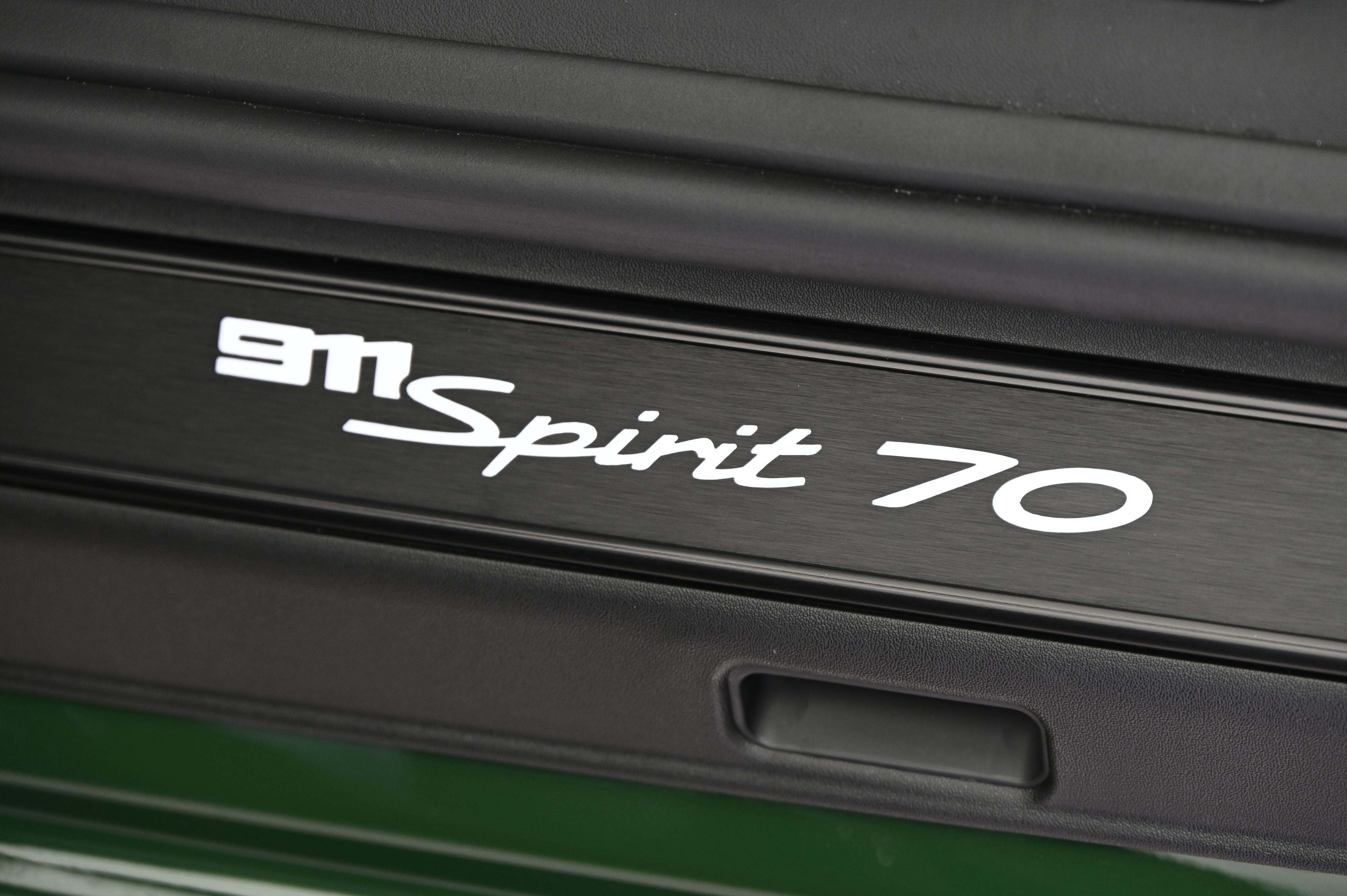 Thumbnail: 2026 Porsche 911 - 30