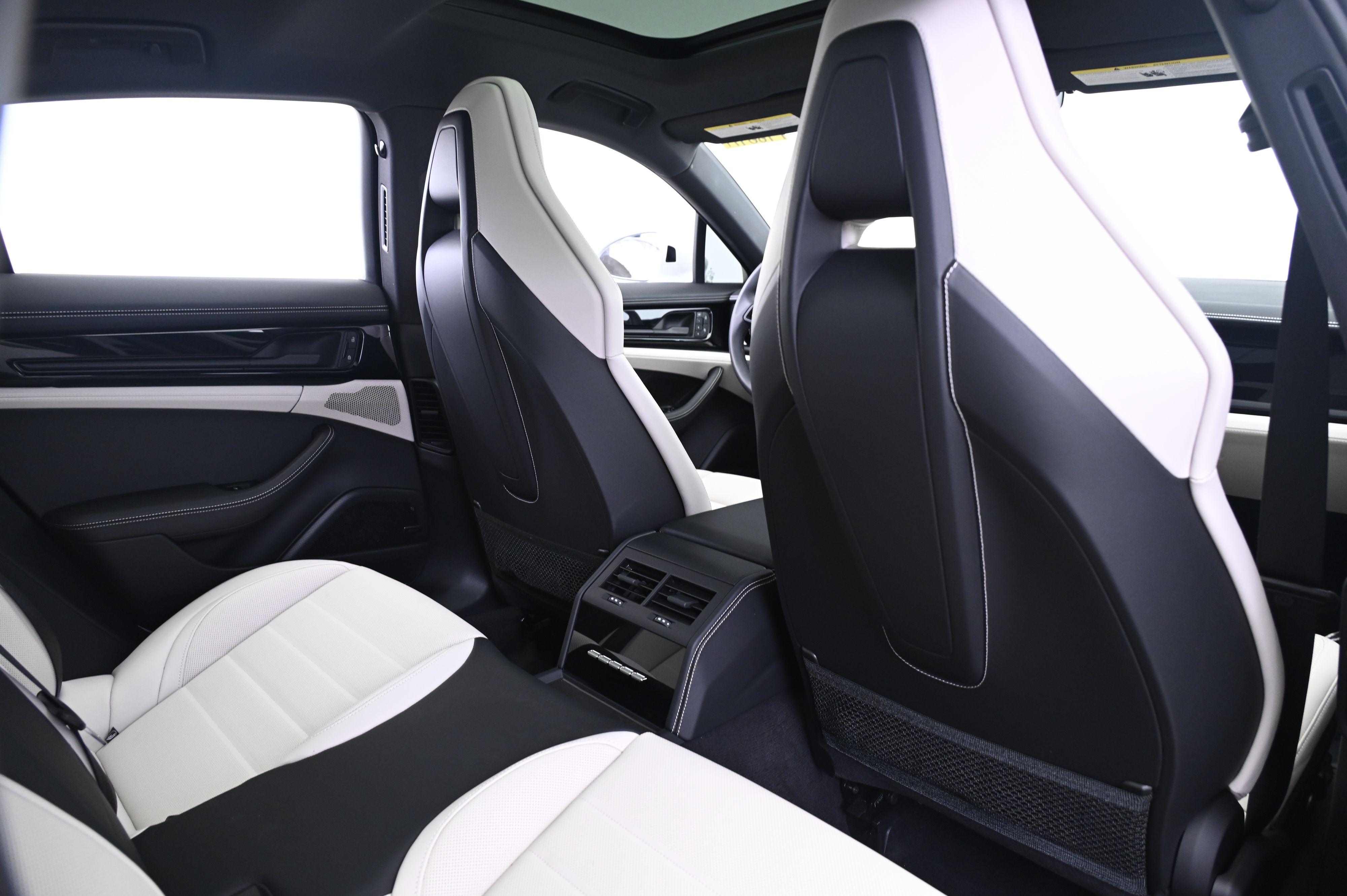 Thumbnail: 2025 Porsche Panamera - 17