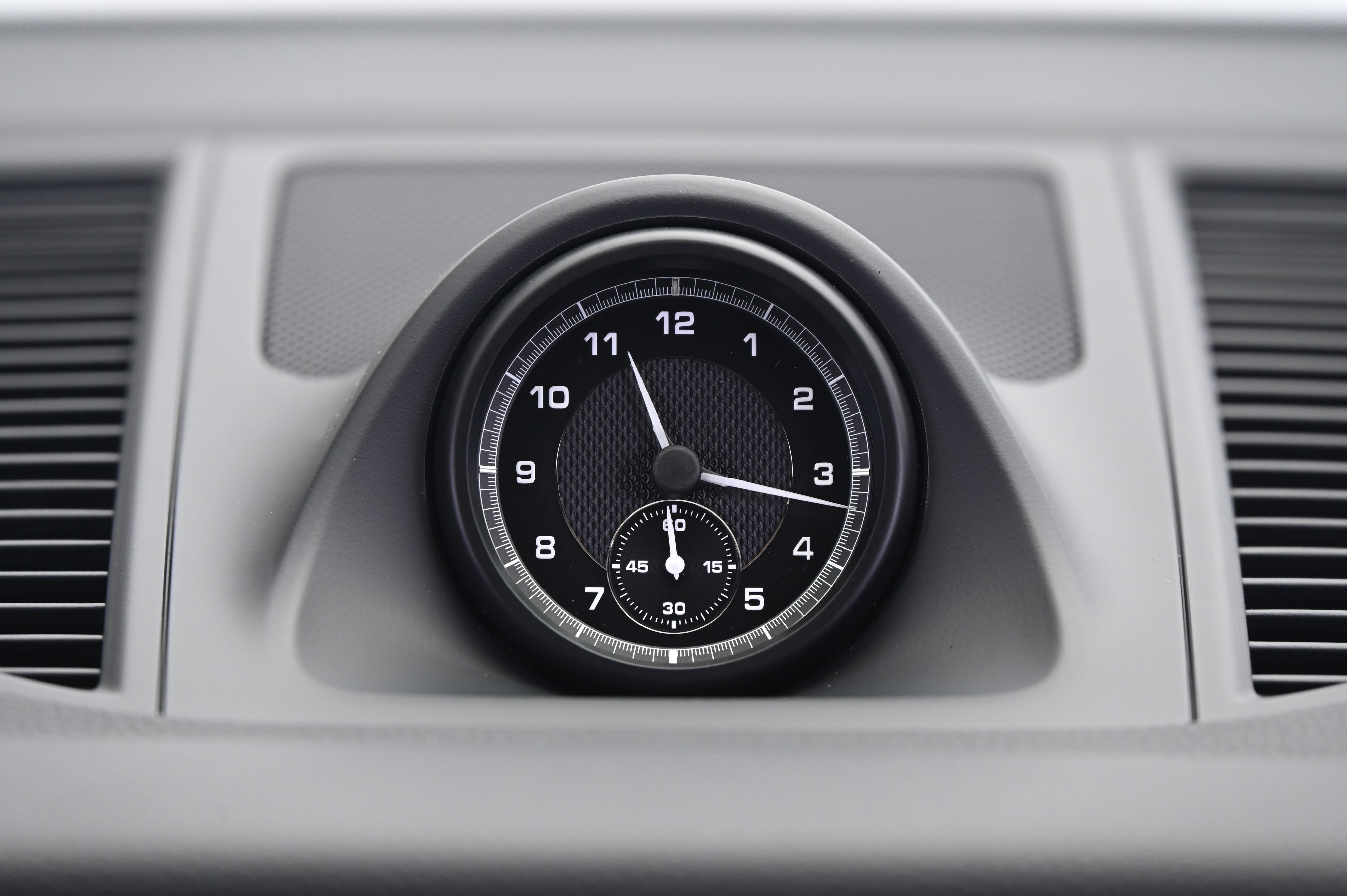 Thumbnail: 2026 Porsche Macan - 32