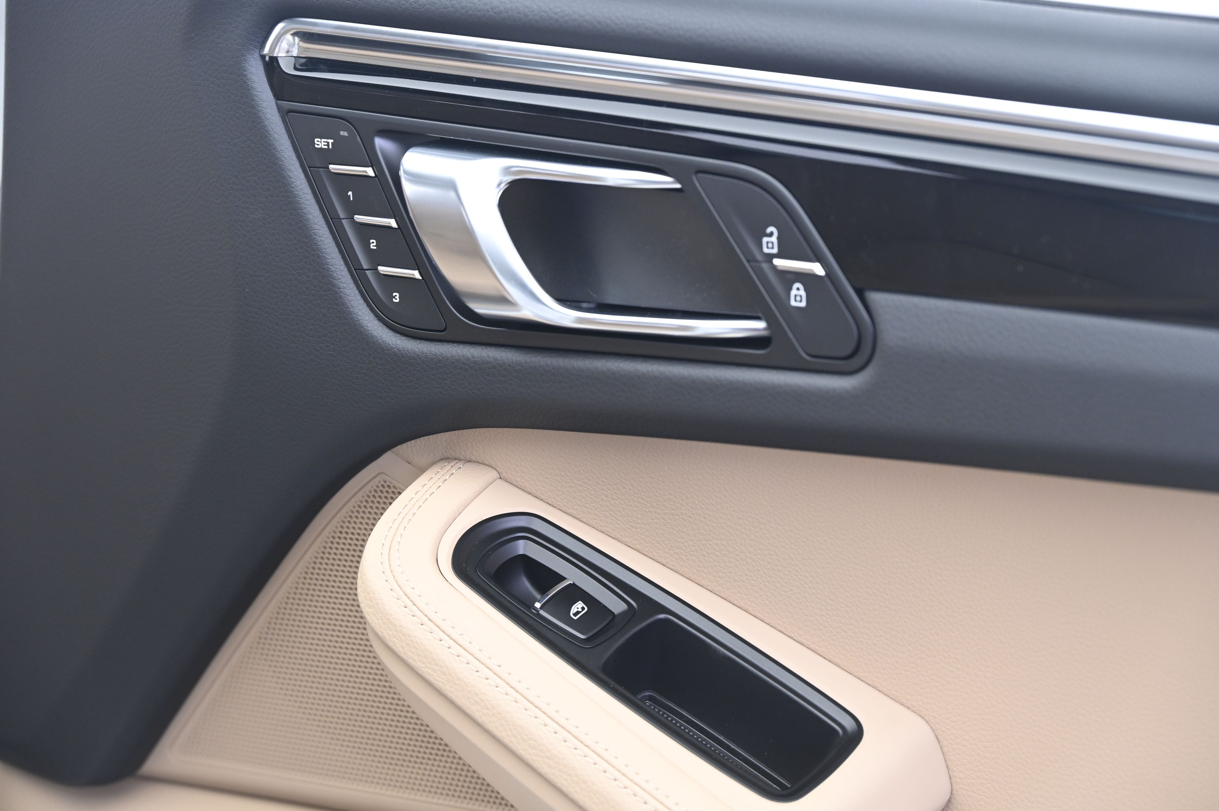 Thumbnail: 2026 Porsche Macan - 21