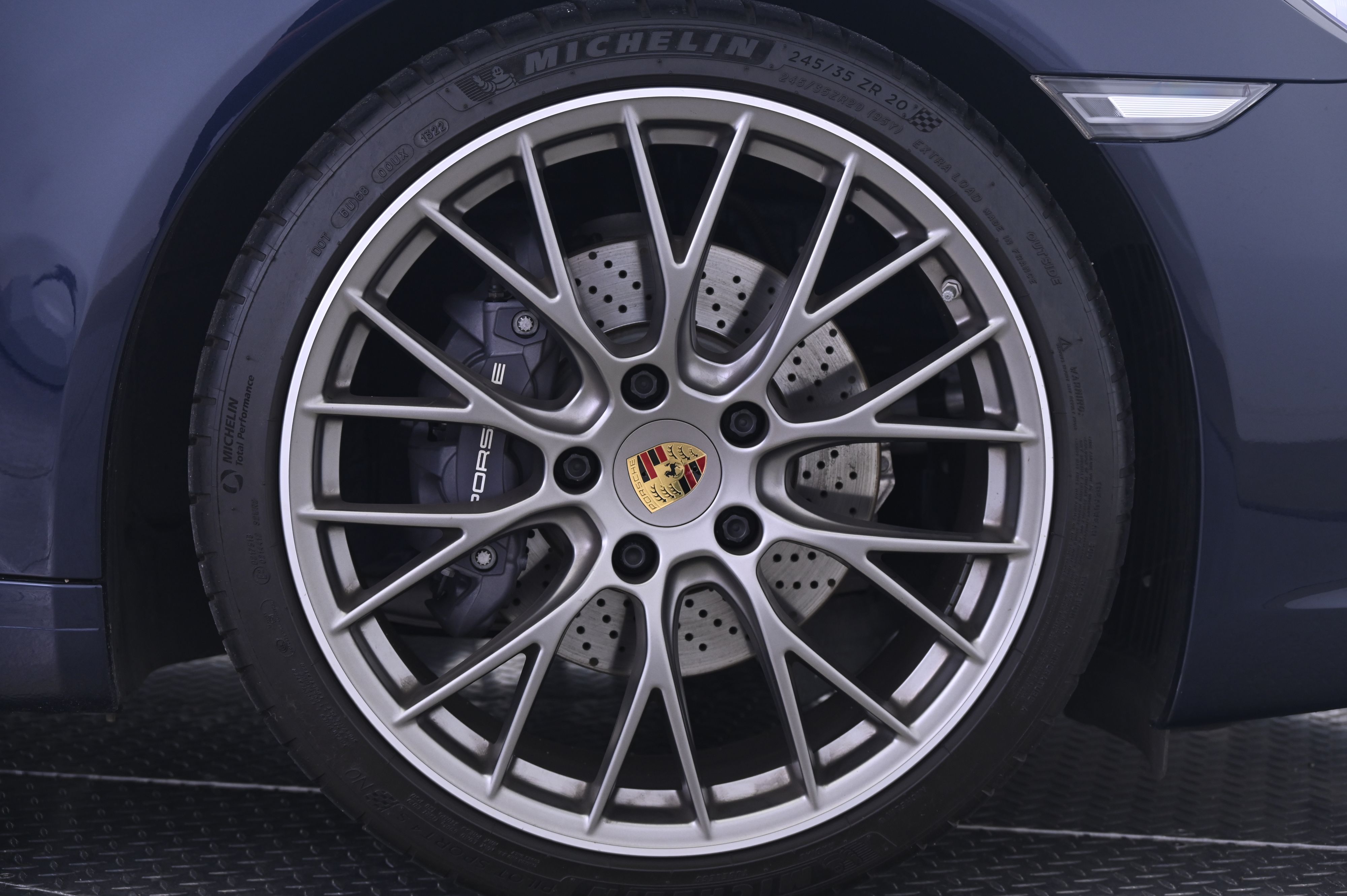 Thumbnail: 2019 Porsche 911 - 14