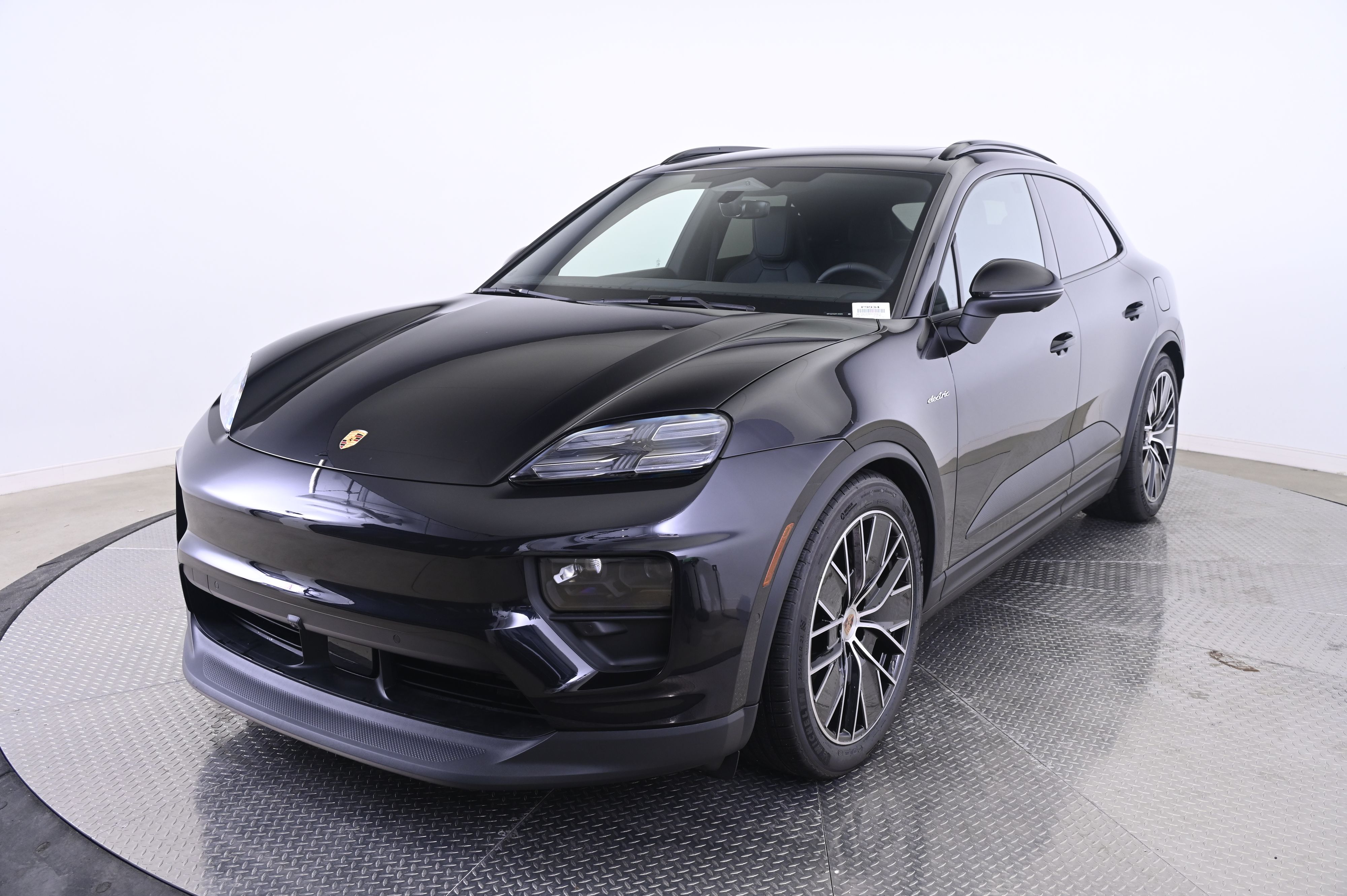 Thumbnail: 2026 Porsche Macan - 1