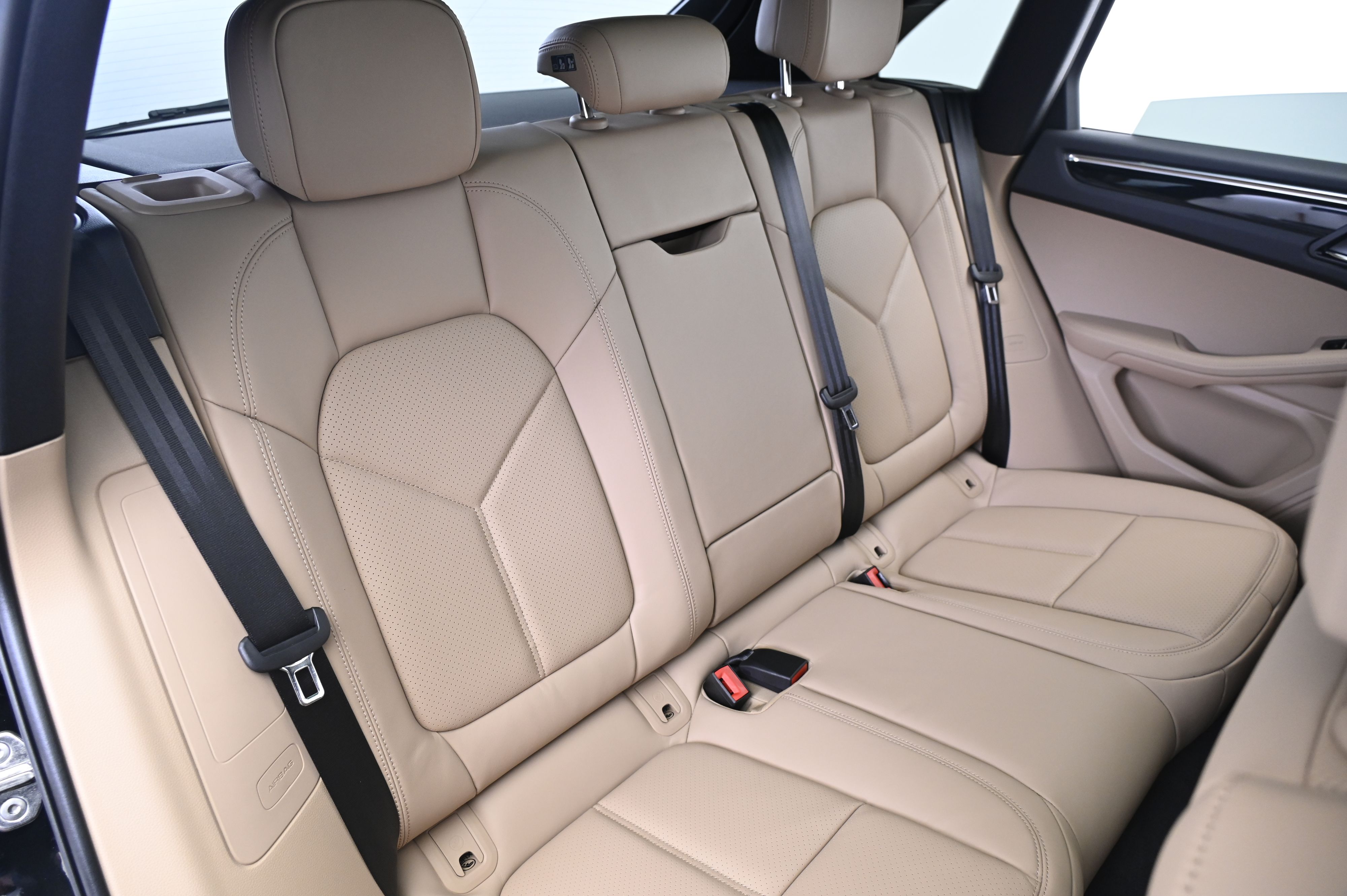 Thumbnail: 2026 Porsche Macan - 19