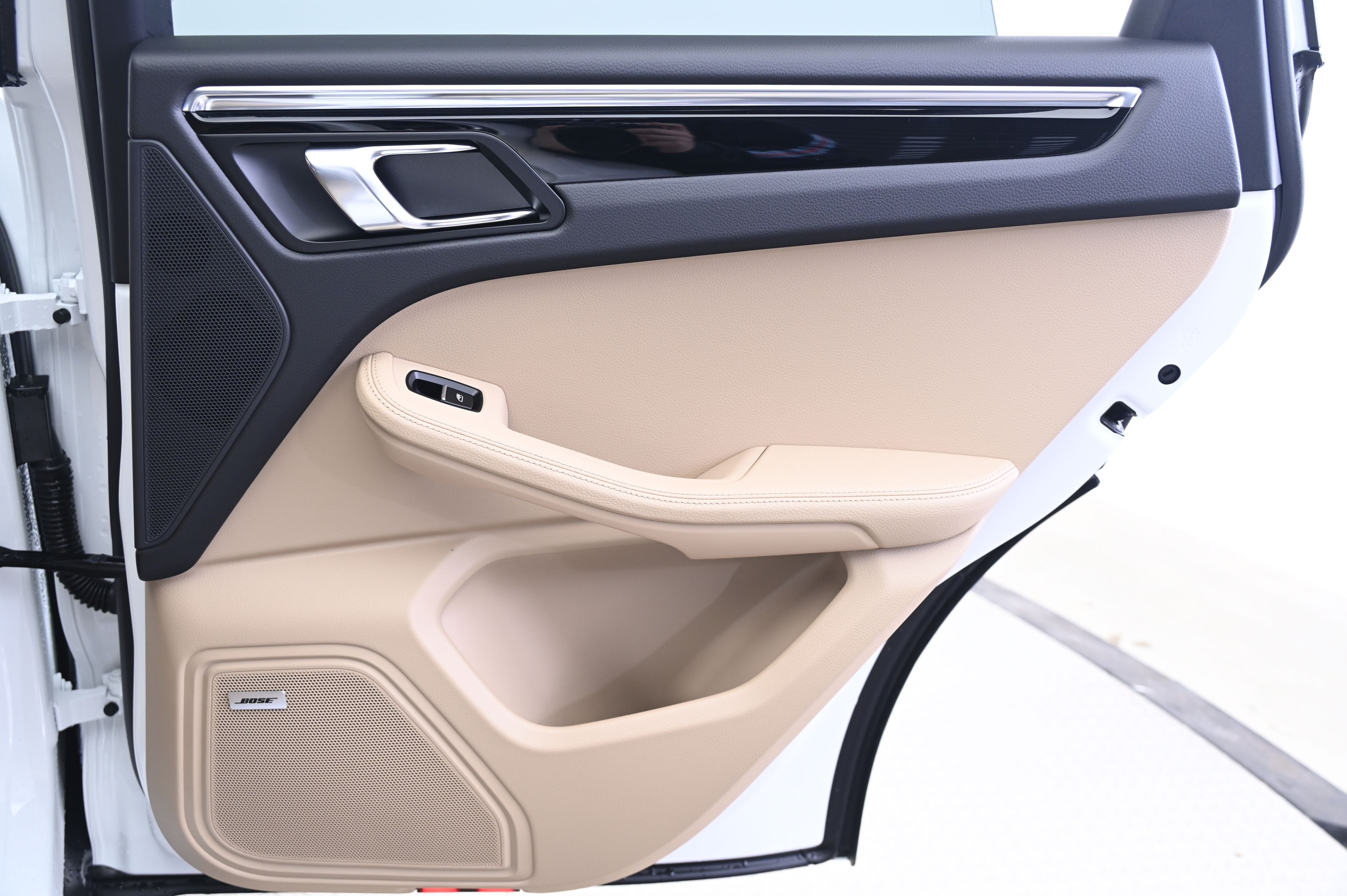 Thumbnail: 2026 Porsche Macan - 16