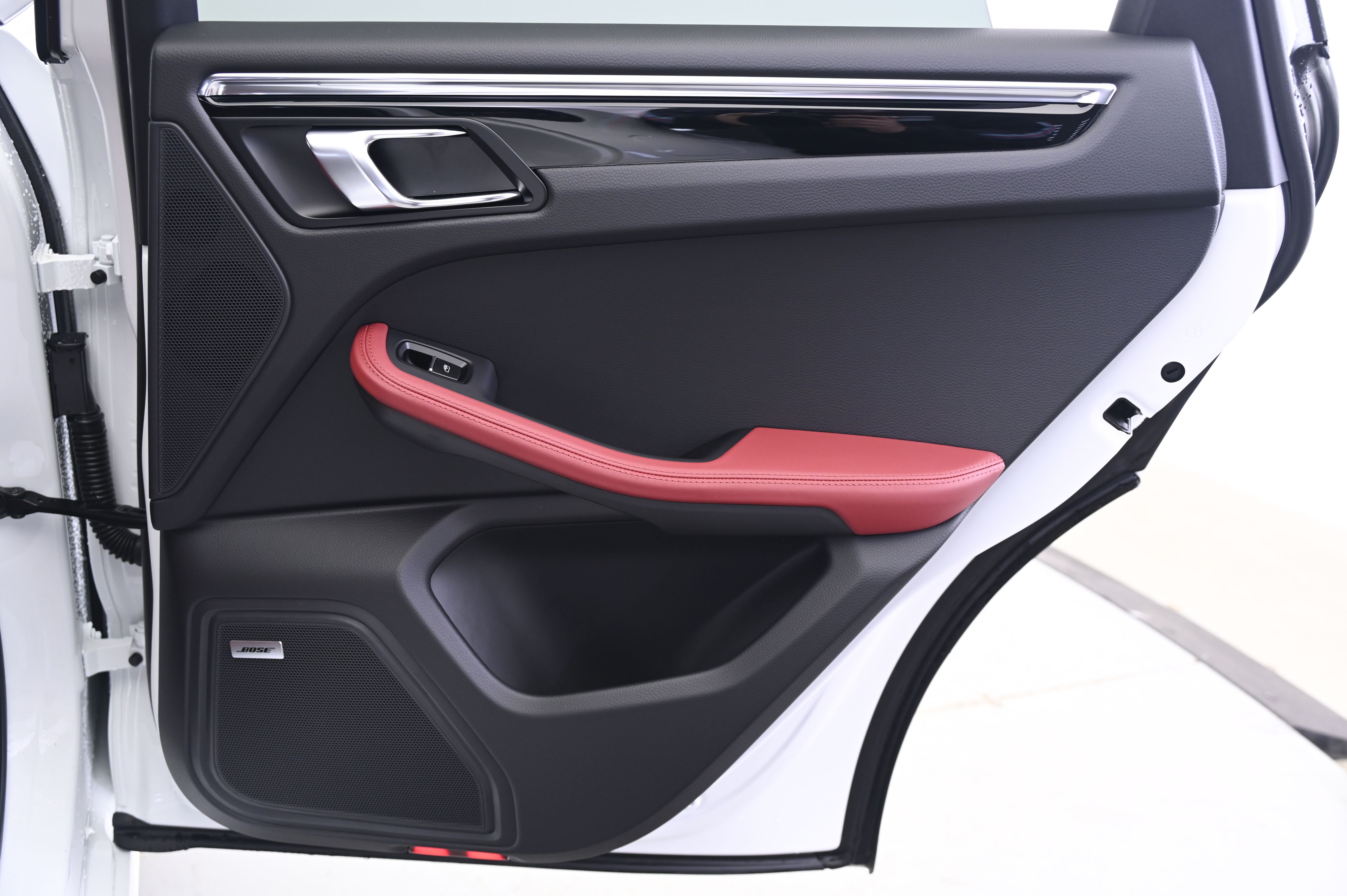 Thumbnail: 2026 Porsche Macan - 16