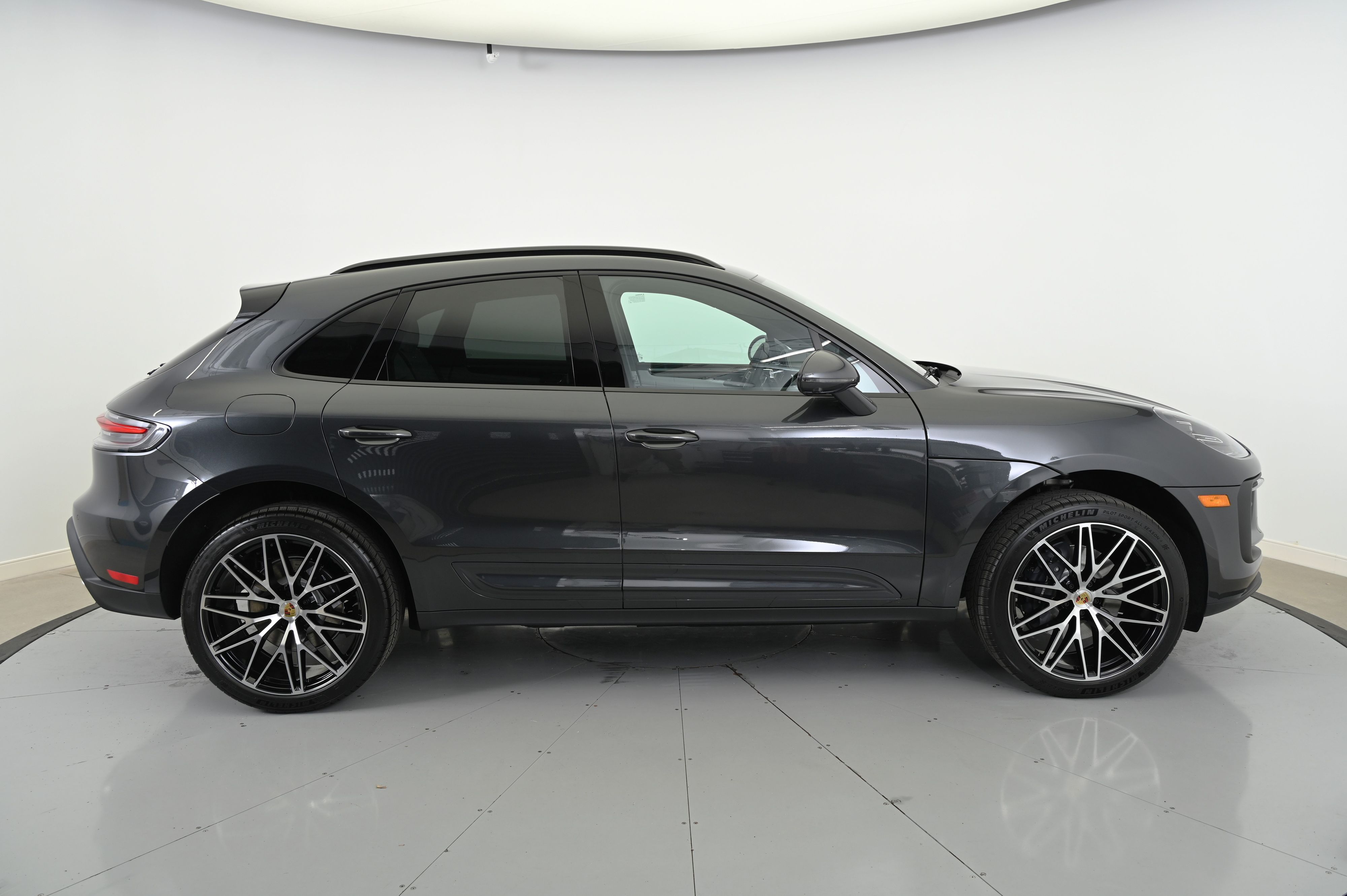 Thumbnail: 2025 Porsche Macan - 8