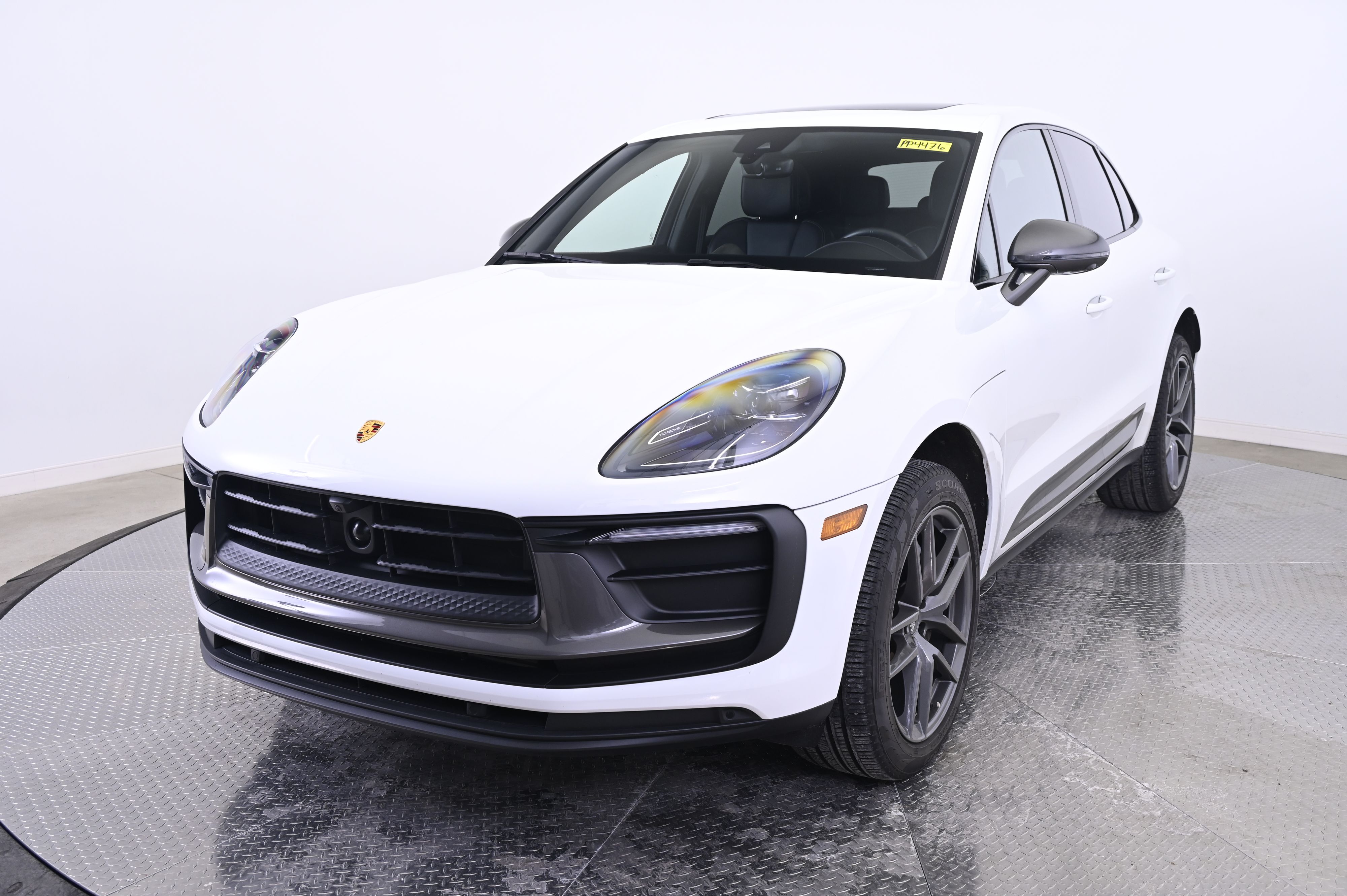 Thumbnail: 2024 Porsche Macan - 1