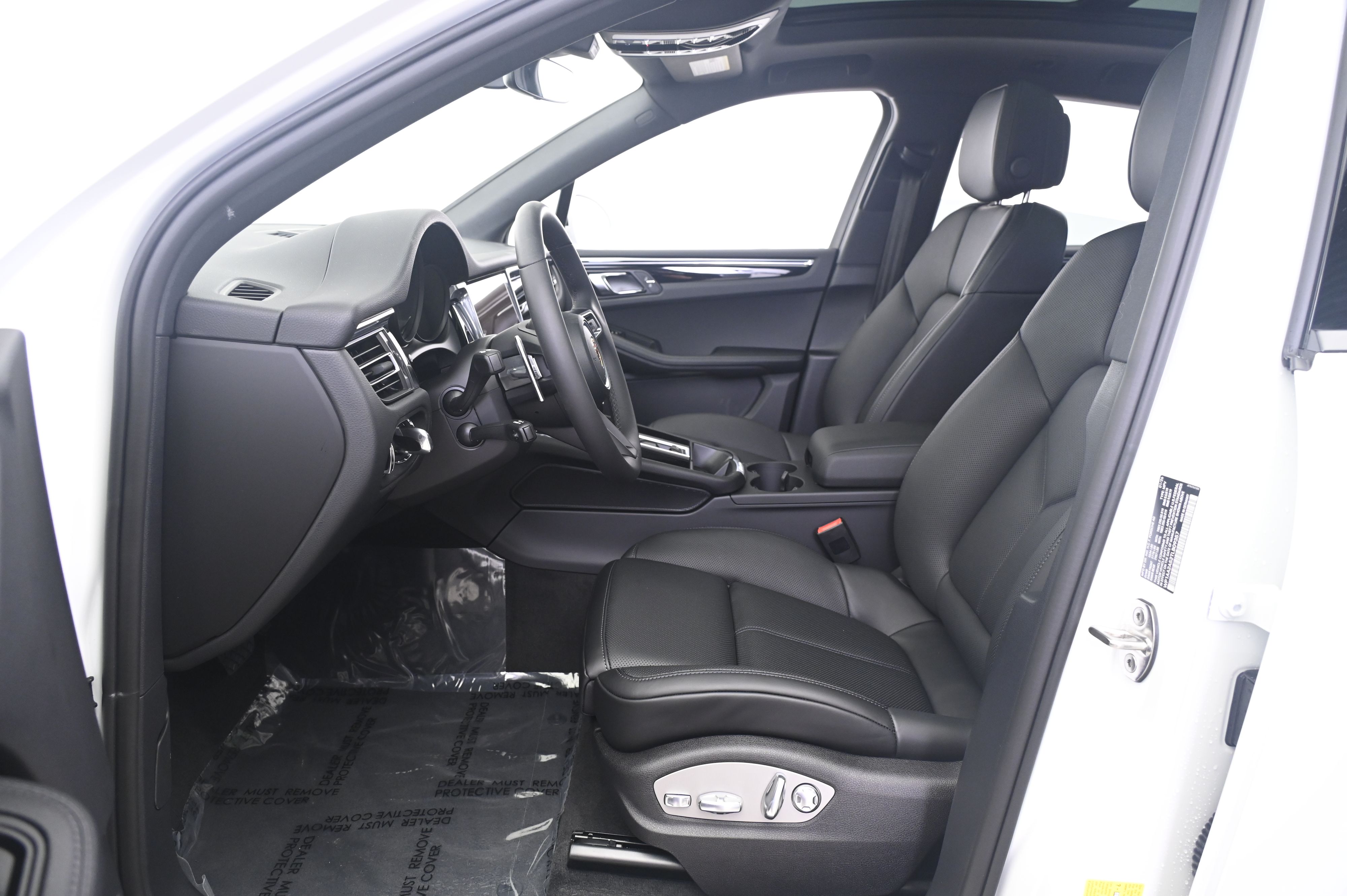 Thumbnail: 2026 Porsche Macan - 29