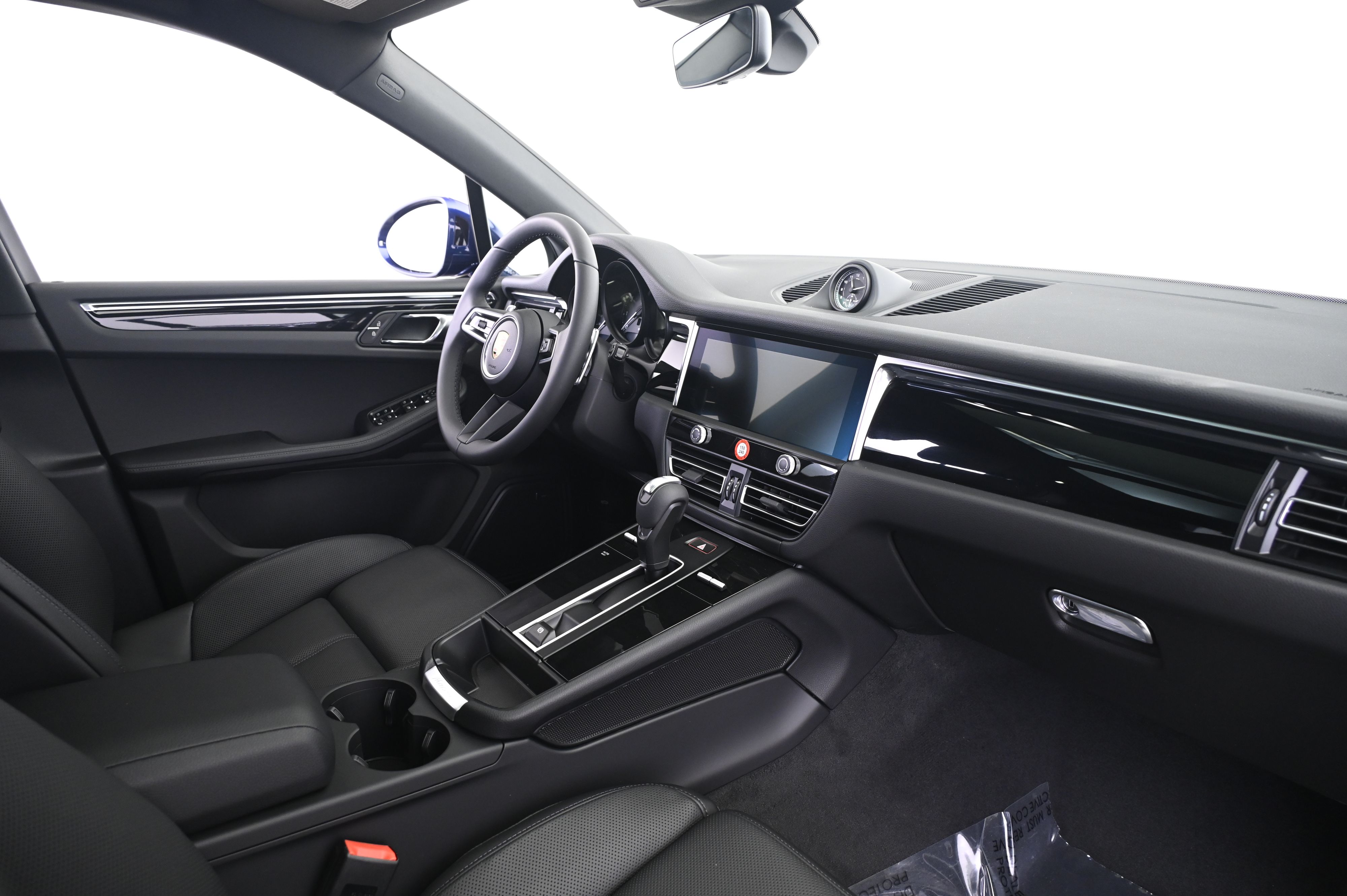 Thumbnail: 2026 Porsche Macan - 22