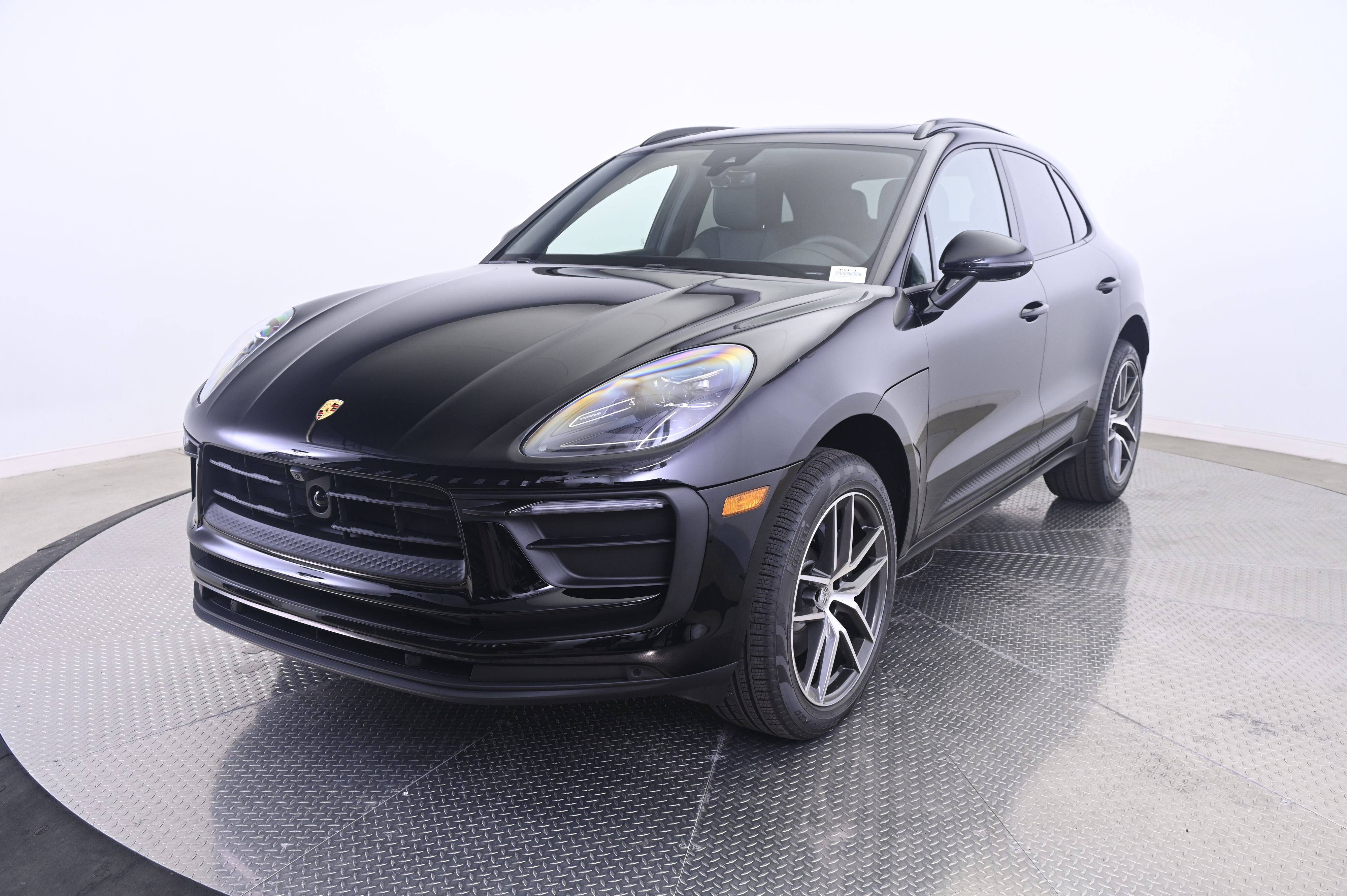 Thumbnail: 2026 Porsche Macan - 1