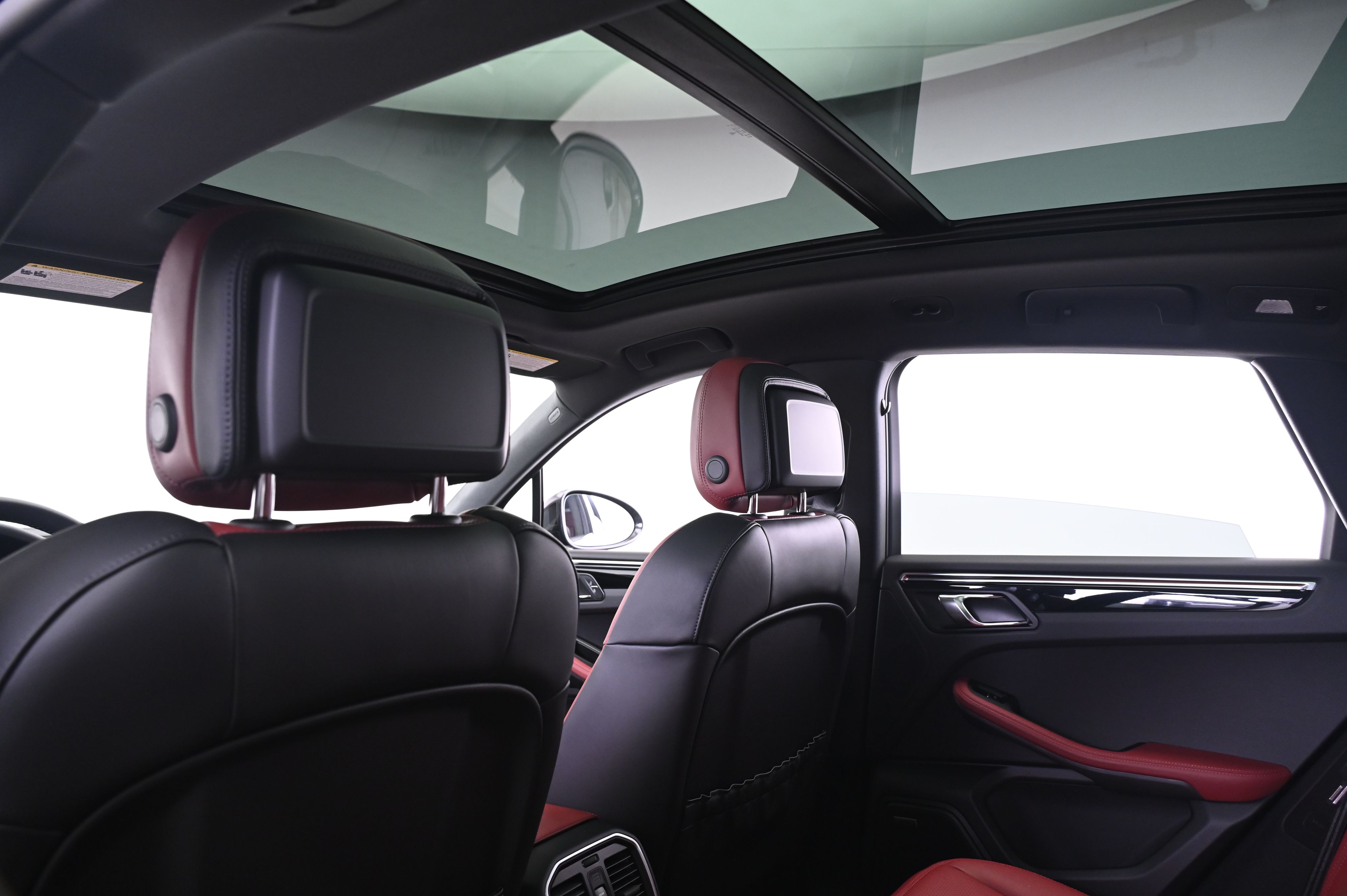 Thumbnail: 2026 Porsche Macan - 25