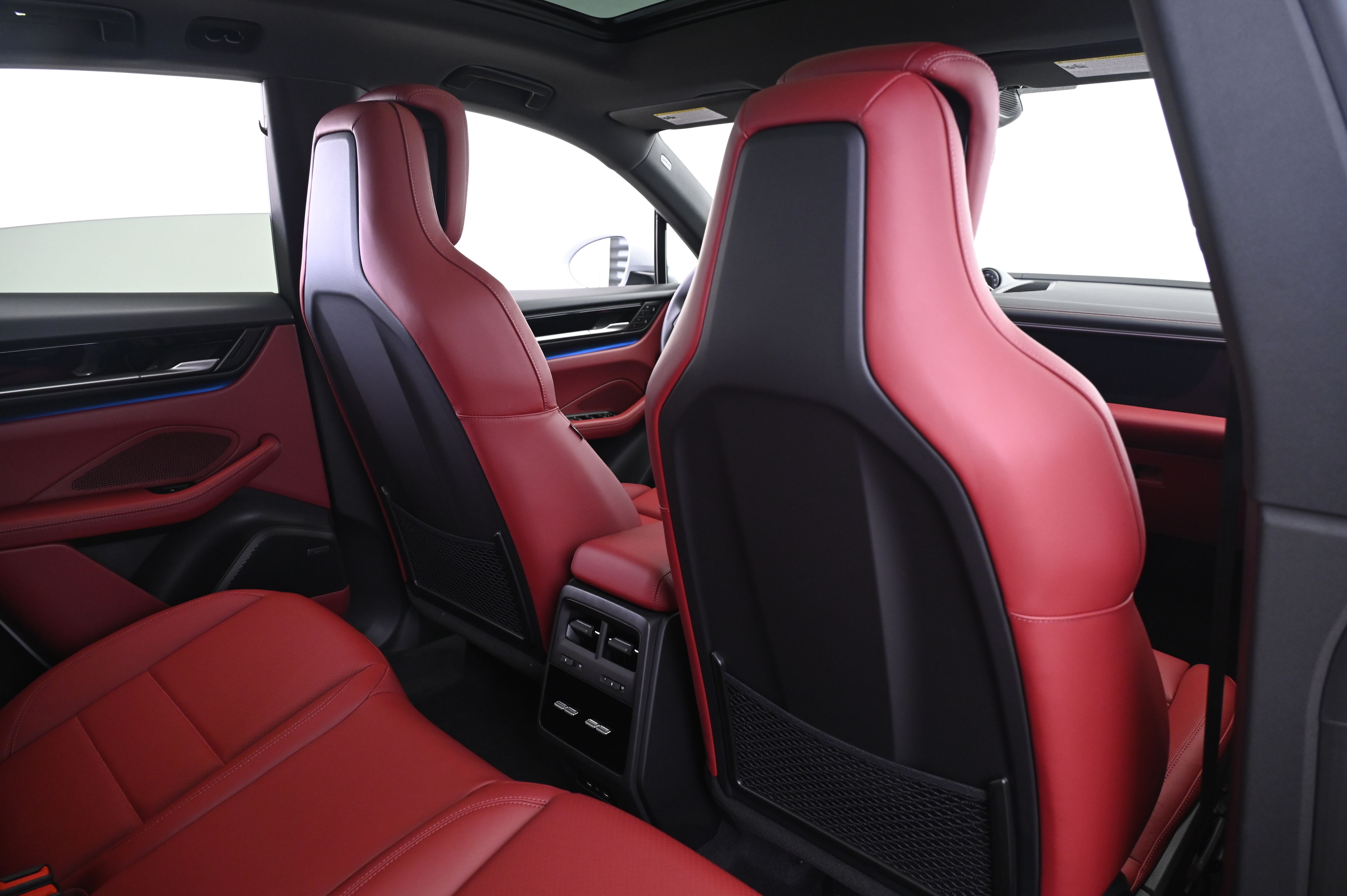 Thumbnail: 2025 Porsche Macan - 18