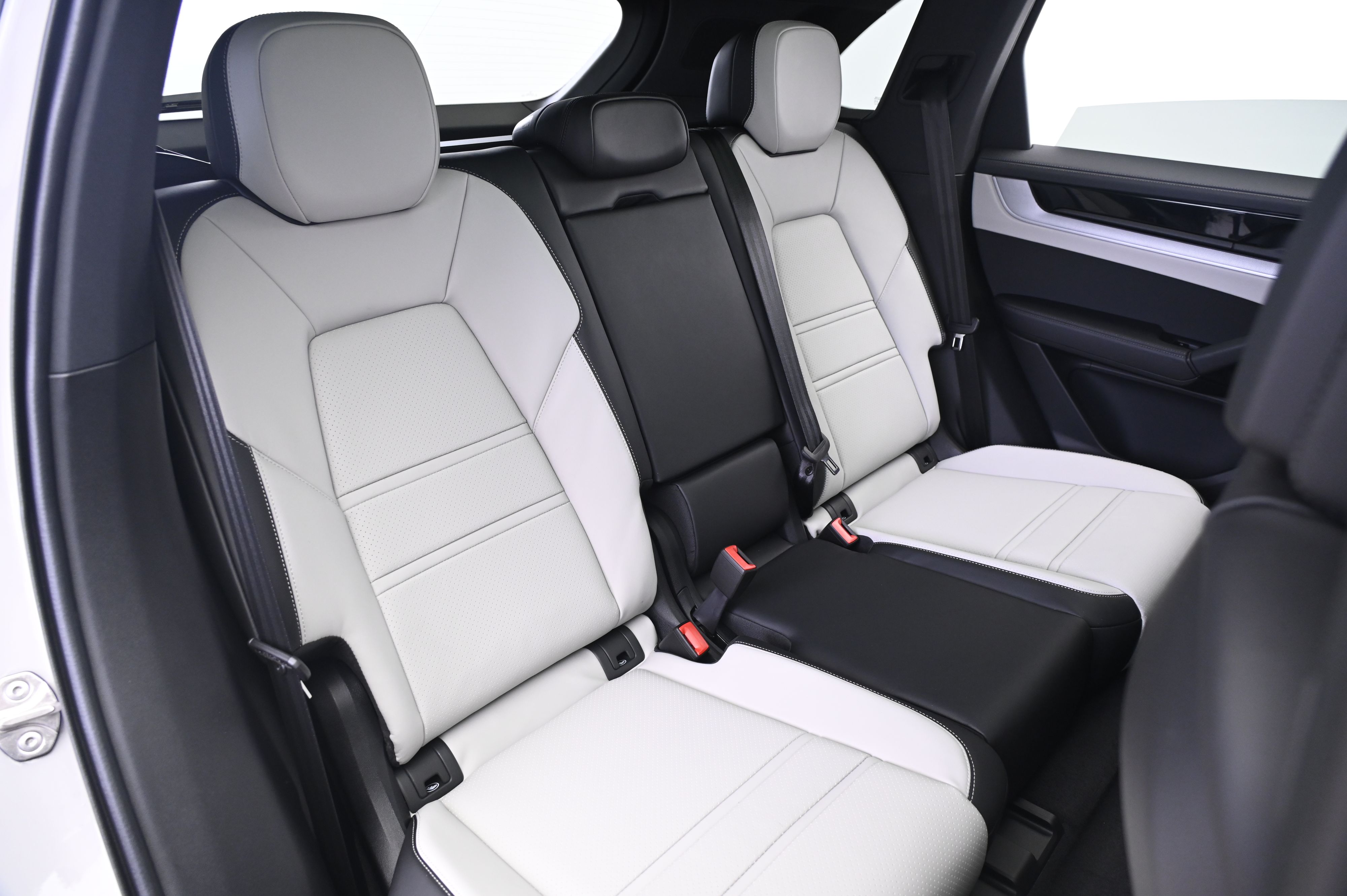 Thumbnail: 2026 Porsche Cayenne - 19