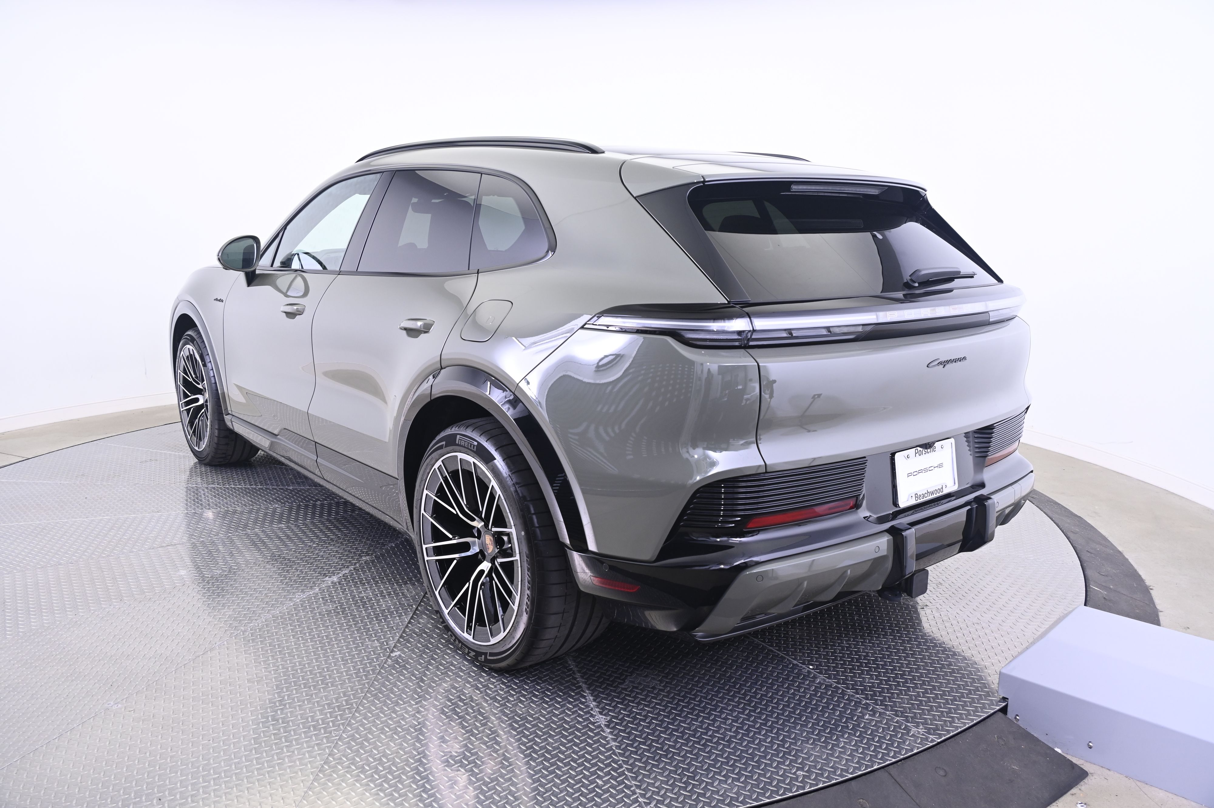 Thumbnail: 2026 Porsche Cayenne - 3
