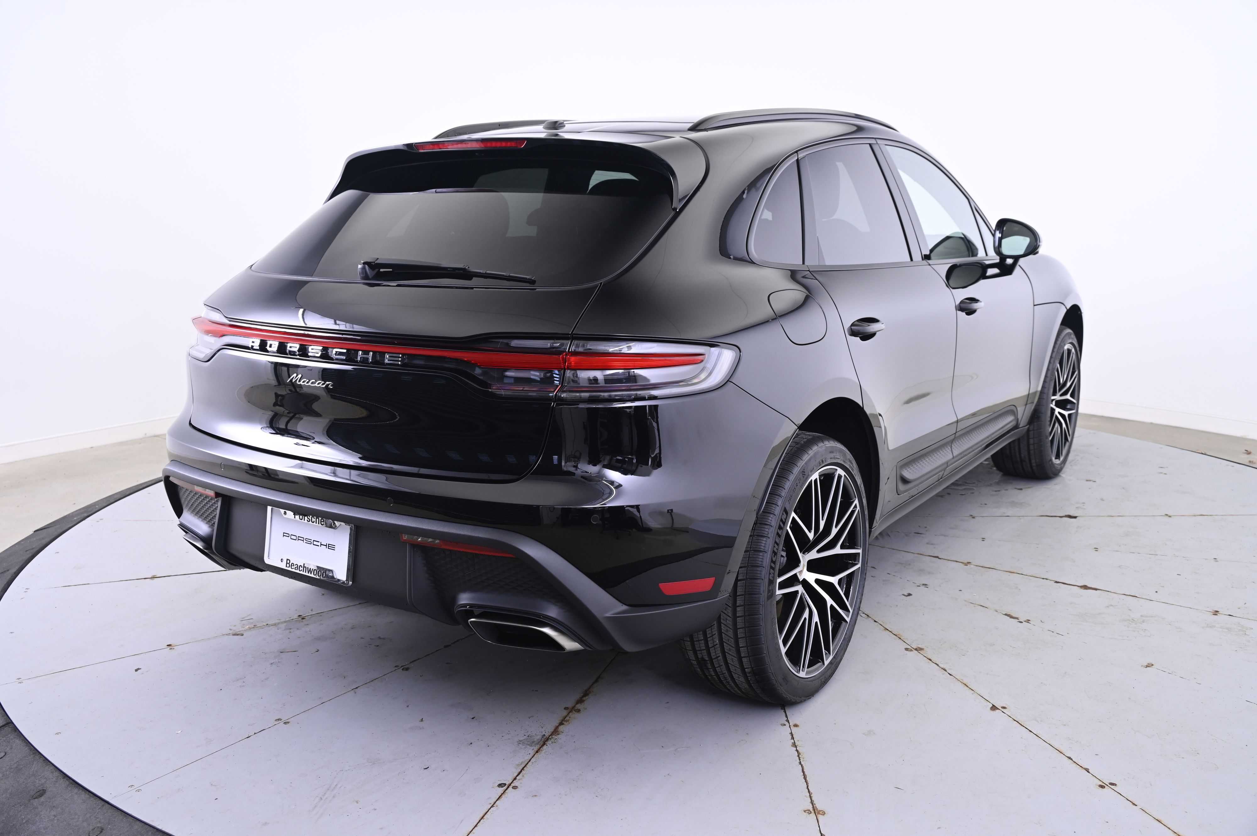 Thumbnail: 2026 Porsche Macan - 7