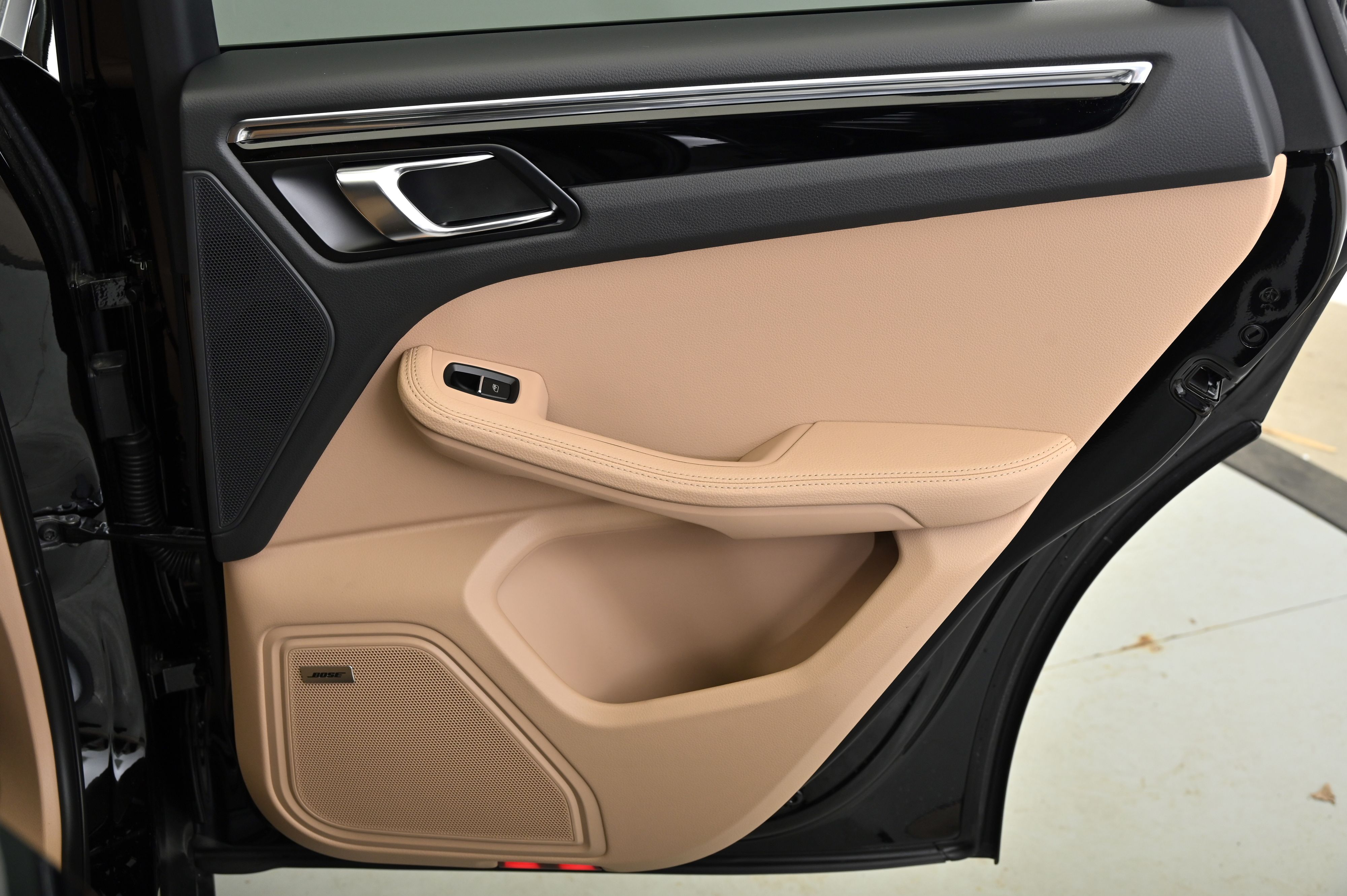 Thumbnail: 2025 Porsche Macan - 20